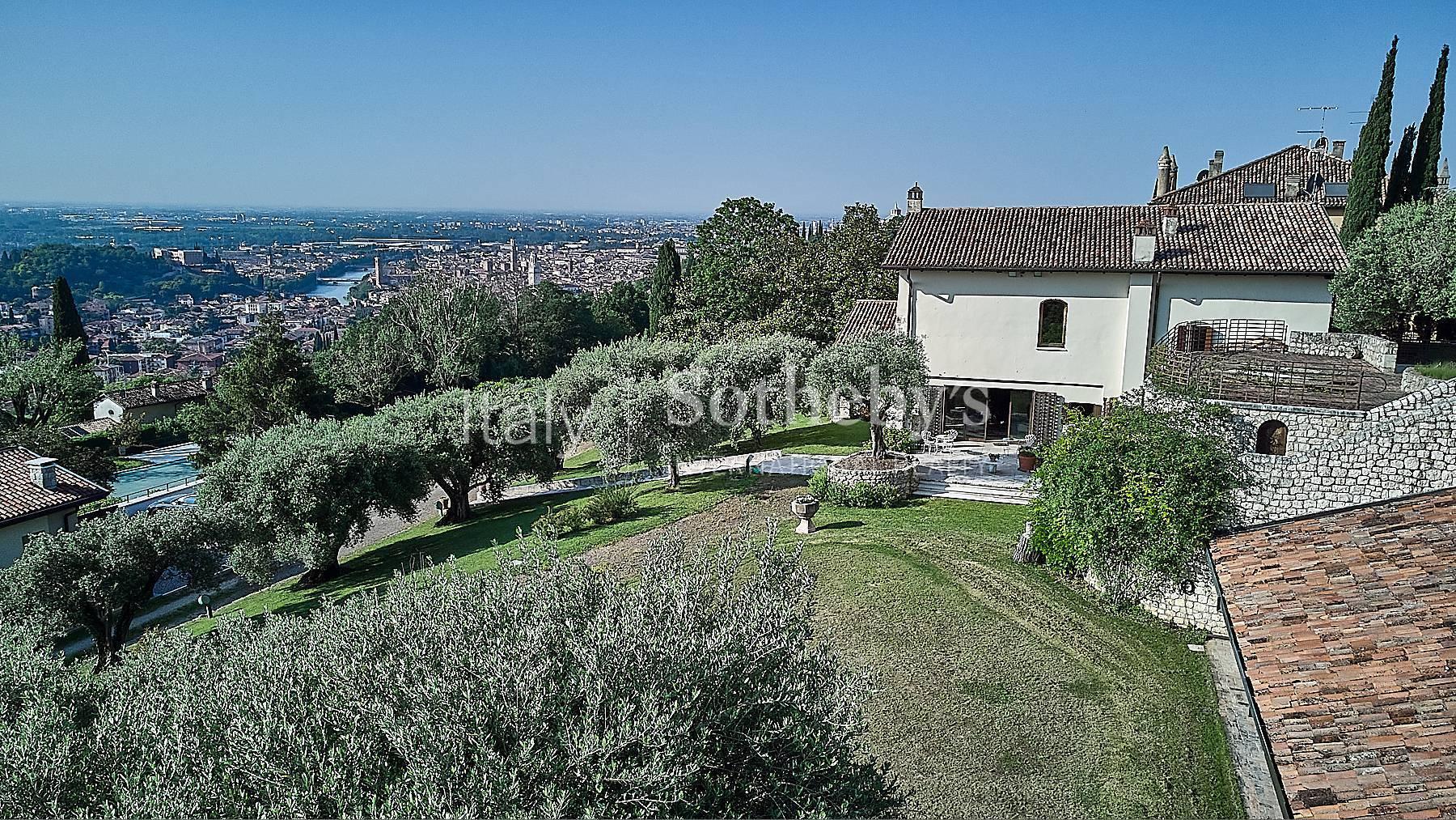 15th century frescoed villa with magnificent panoramic view over the city - 19