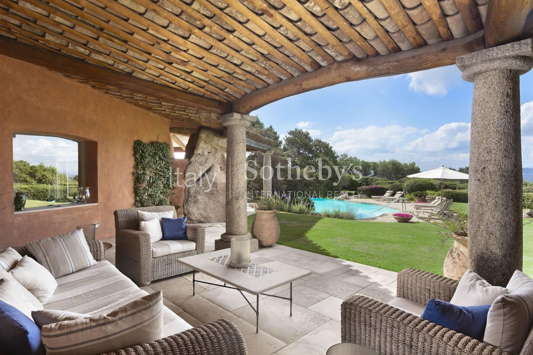 Unique property with stunning views in absolute prime location of Romazzino - 5