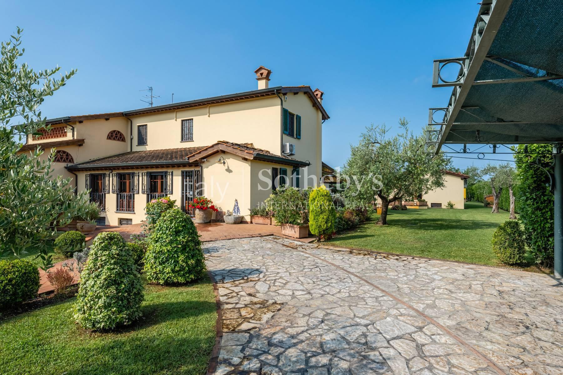 Villa in der Landschaft von Lucca, nur einen Steinwurf vom Meer entfernt - 2