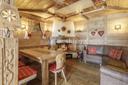 Chalet moderno immerso nelle Dolomiti trentine, in vendita, Pinzolo | Sotheby’s Realty Italy - 4