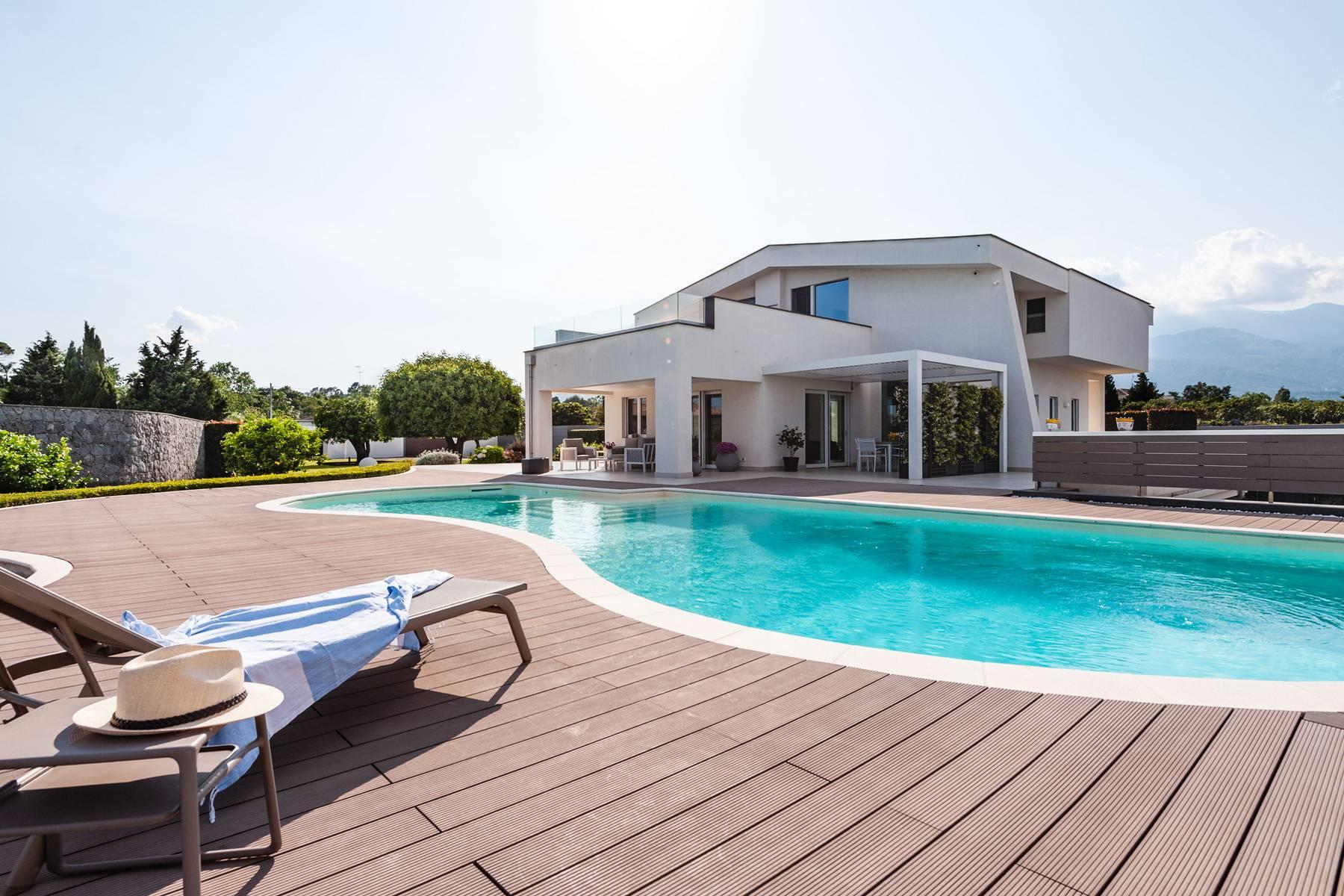Villa exclusive nouvellement construite avec piscine - 1