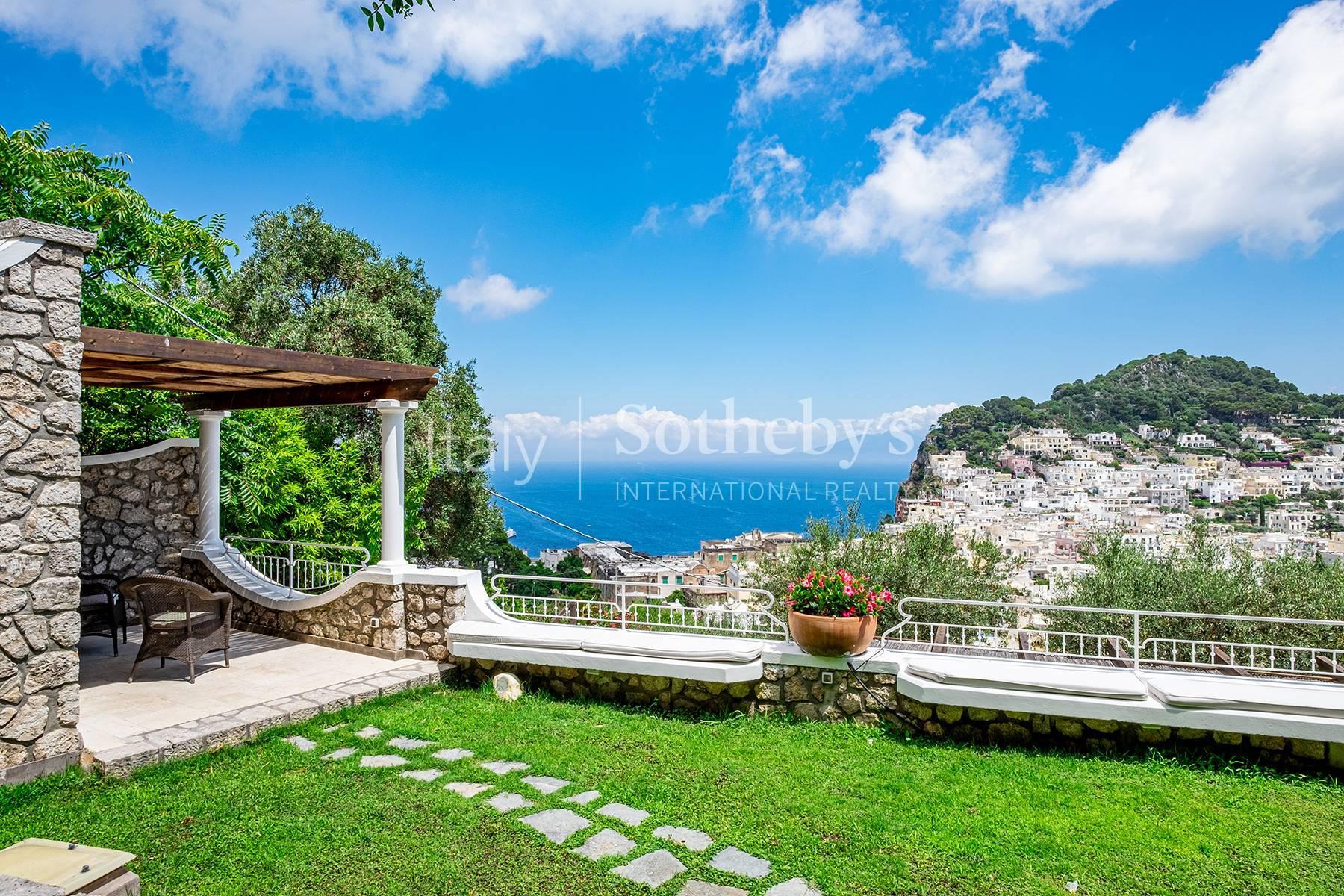 Villa panoramica con piscina nel centro di Capri - 6