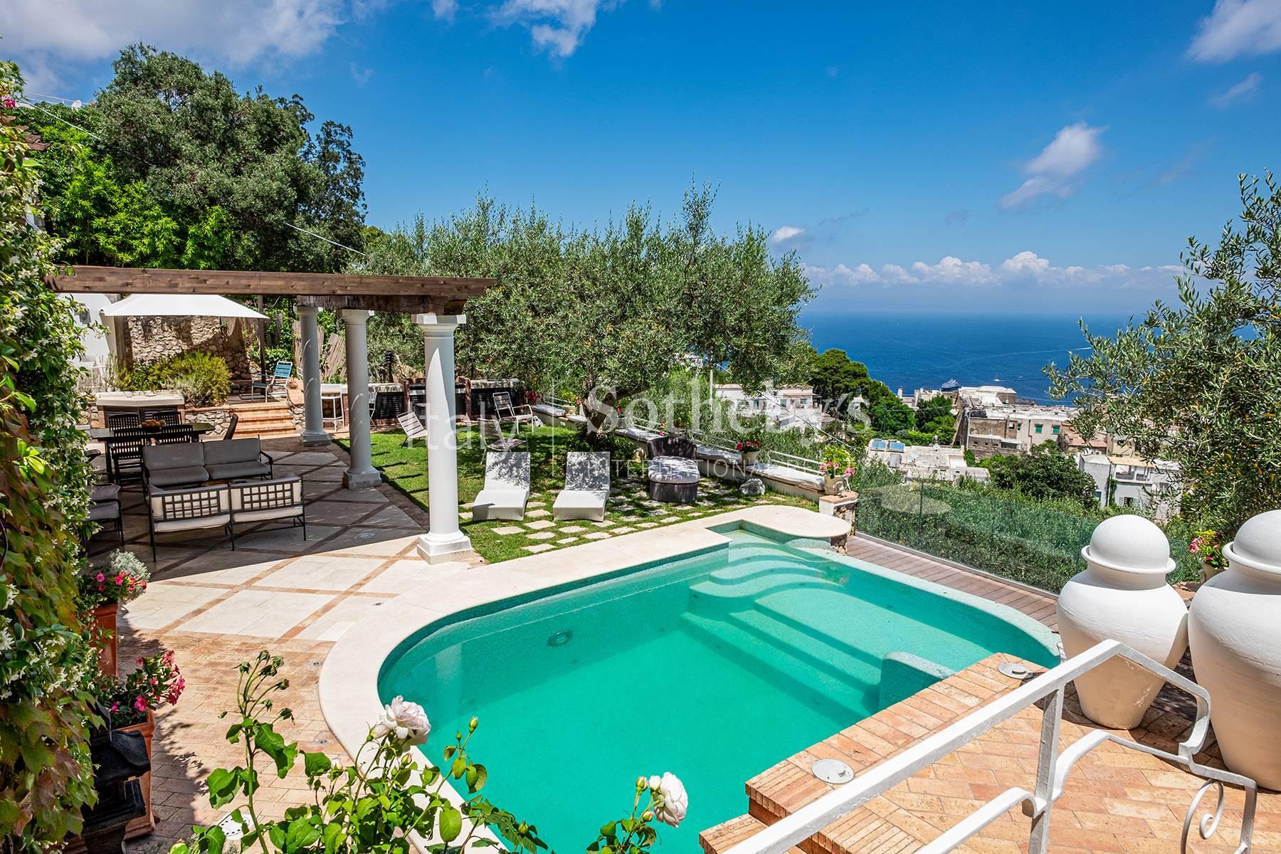 Villa panoramica con piscina nel centro di Capri - 2