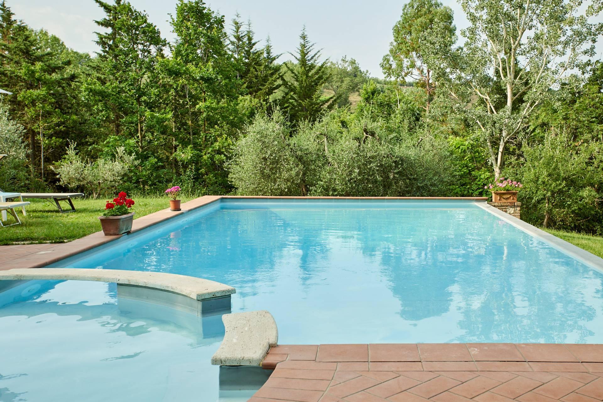 Charming villa with a private lake in Montepulciano - 8