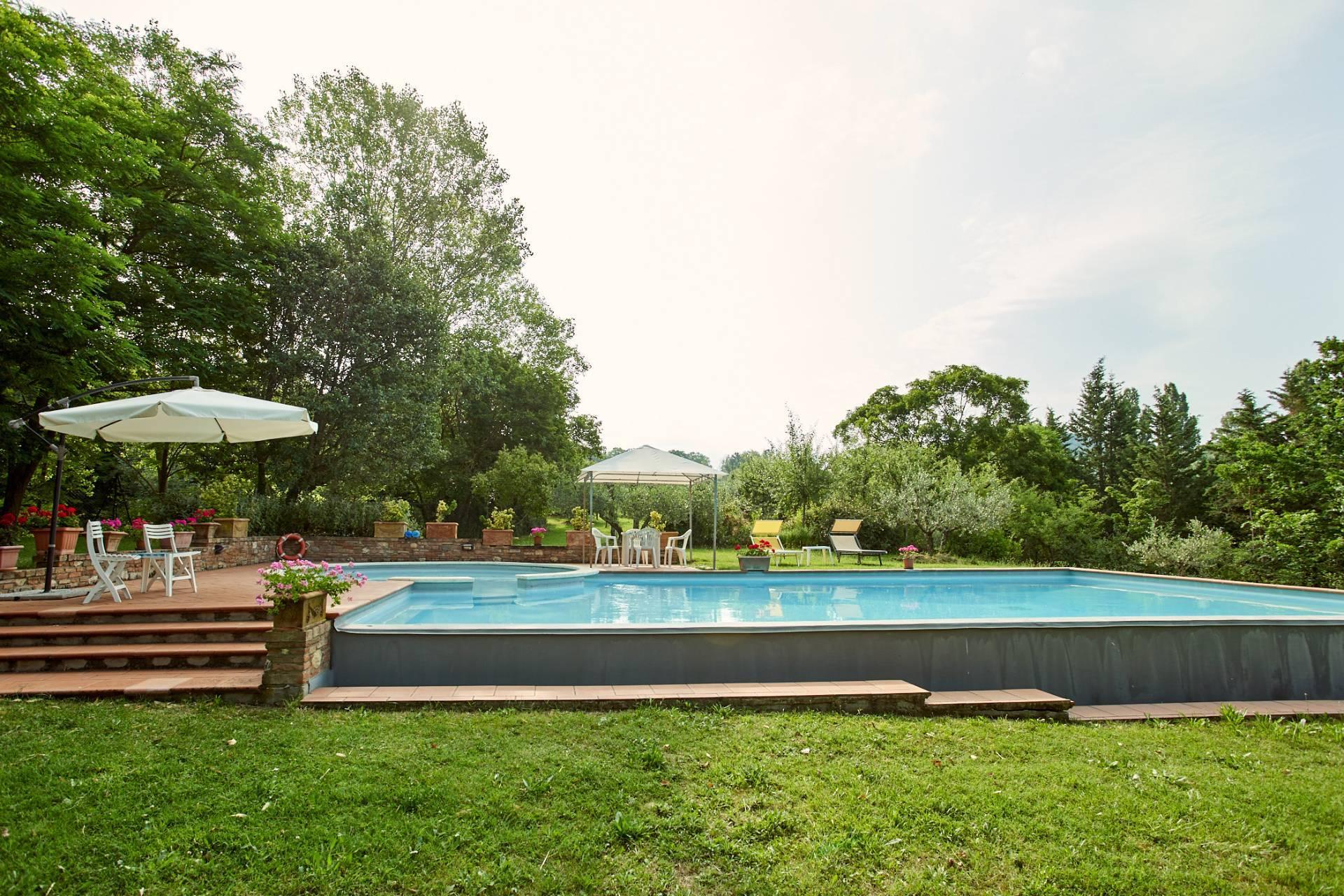 Charming villa with a private lake in Montepulciano - 39