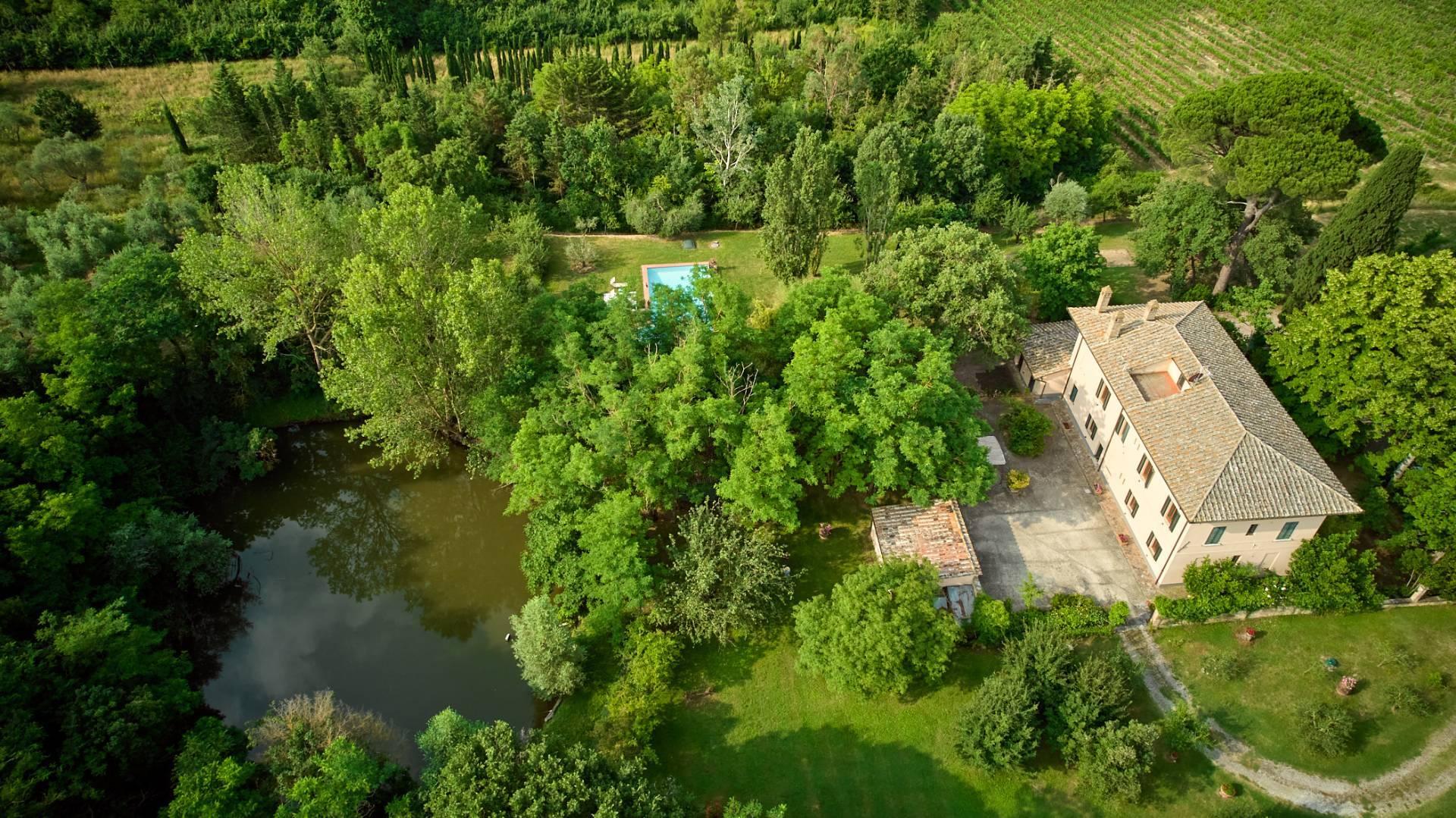 Charming villa with a private lake in Montepulciano - 41