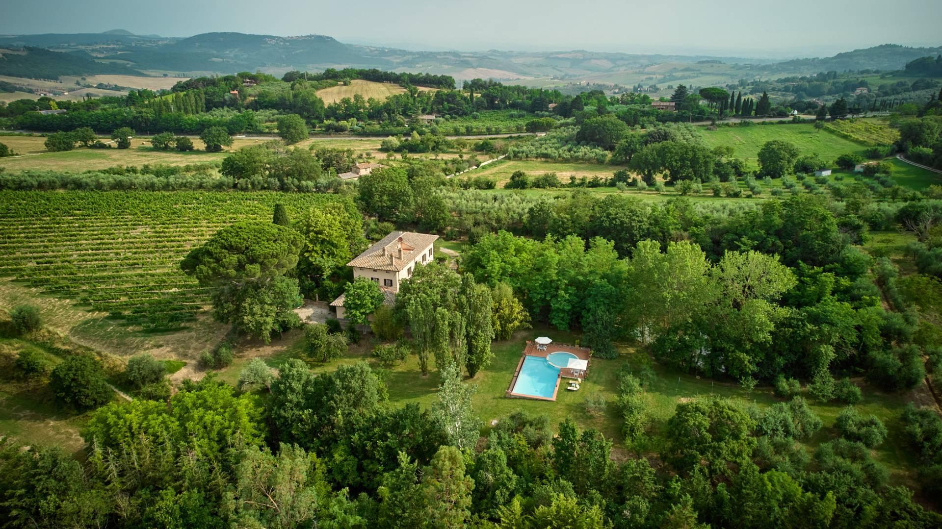 Charming villa with a private lake in Montepulciano - 43