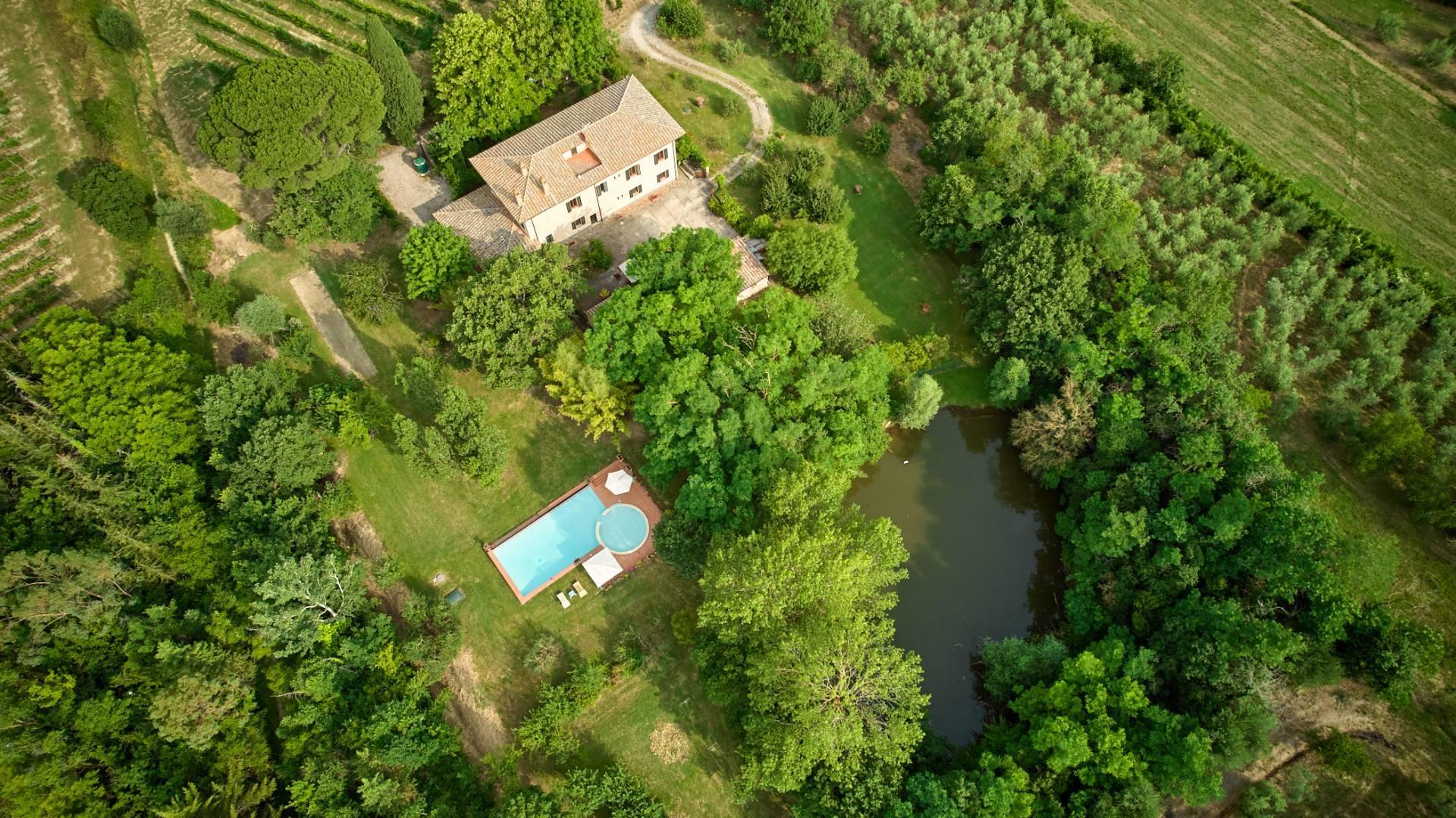 Charmante villa avec lac privé à Montepulciano - 1