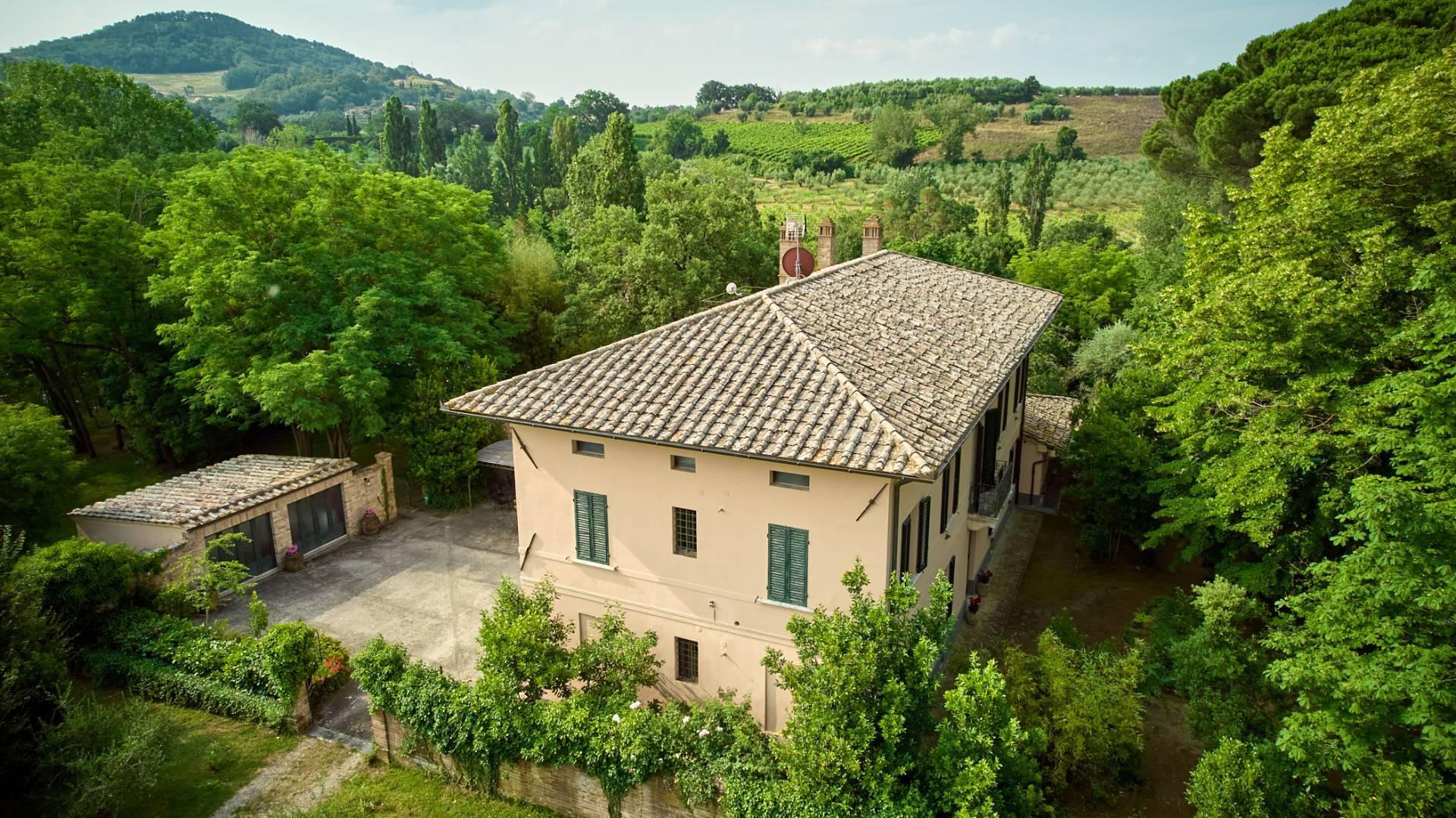 Charming villa with a private lake in Montepulciano - 40