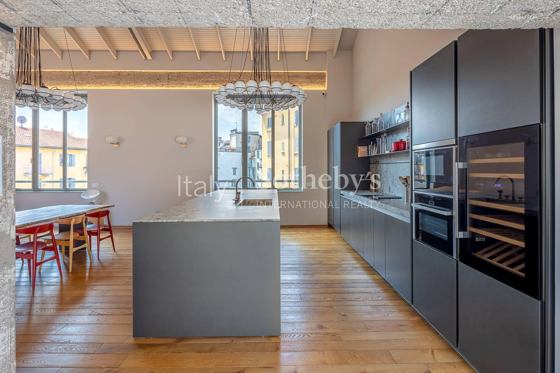 Majestic penthouse completely refurbished with loft-style volumes - 5