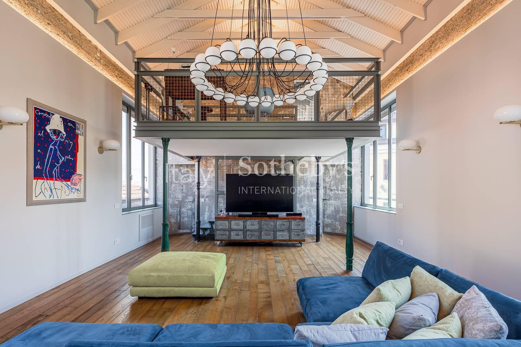 Majestic penthouse completely refurbished with loft-style volumes - 9