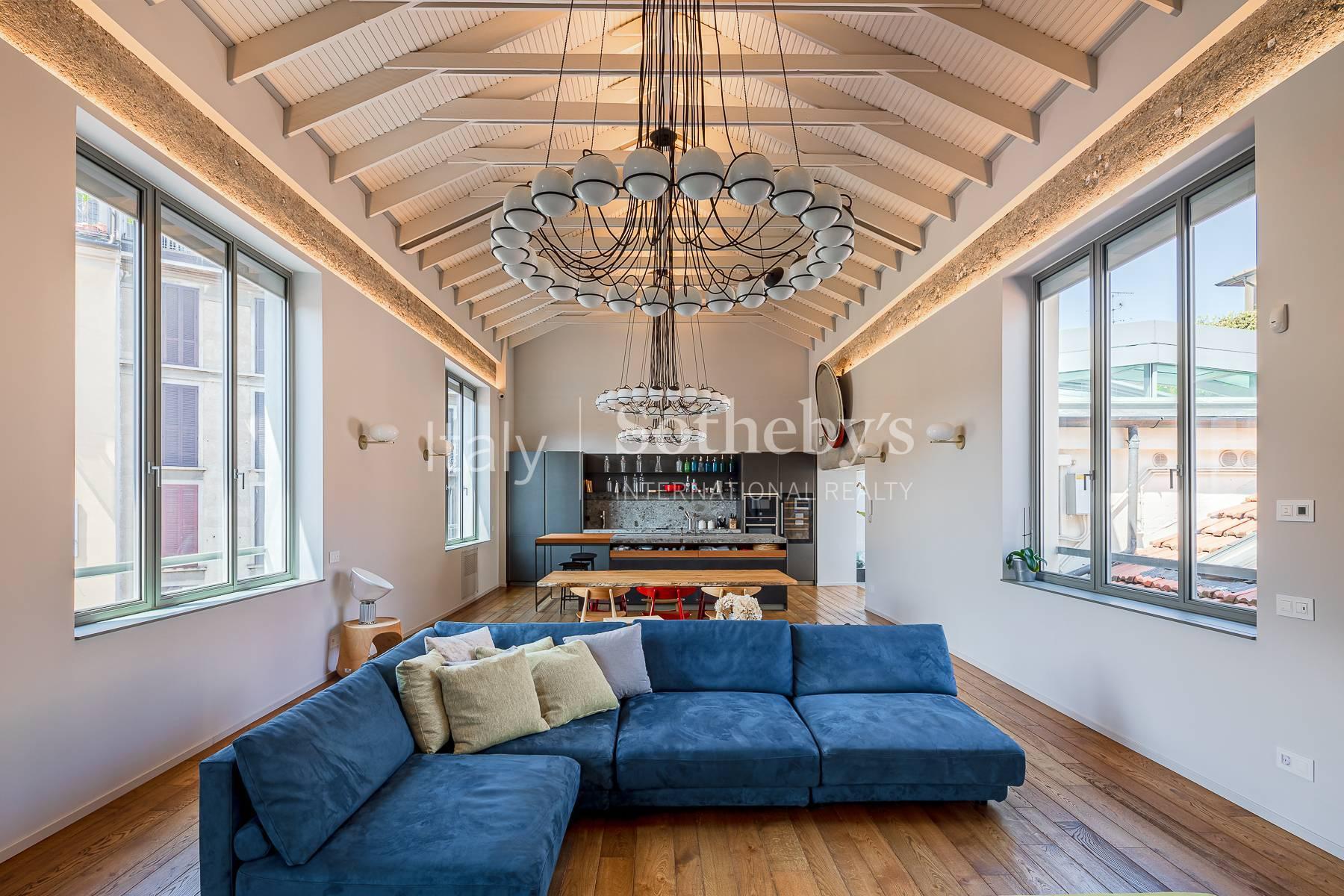 Majestic penthouse completely refurbished with loft-style volumes - 11