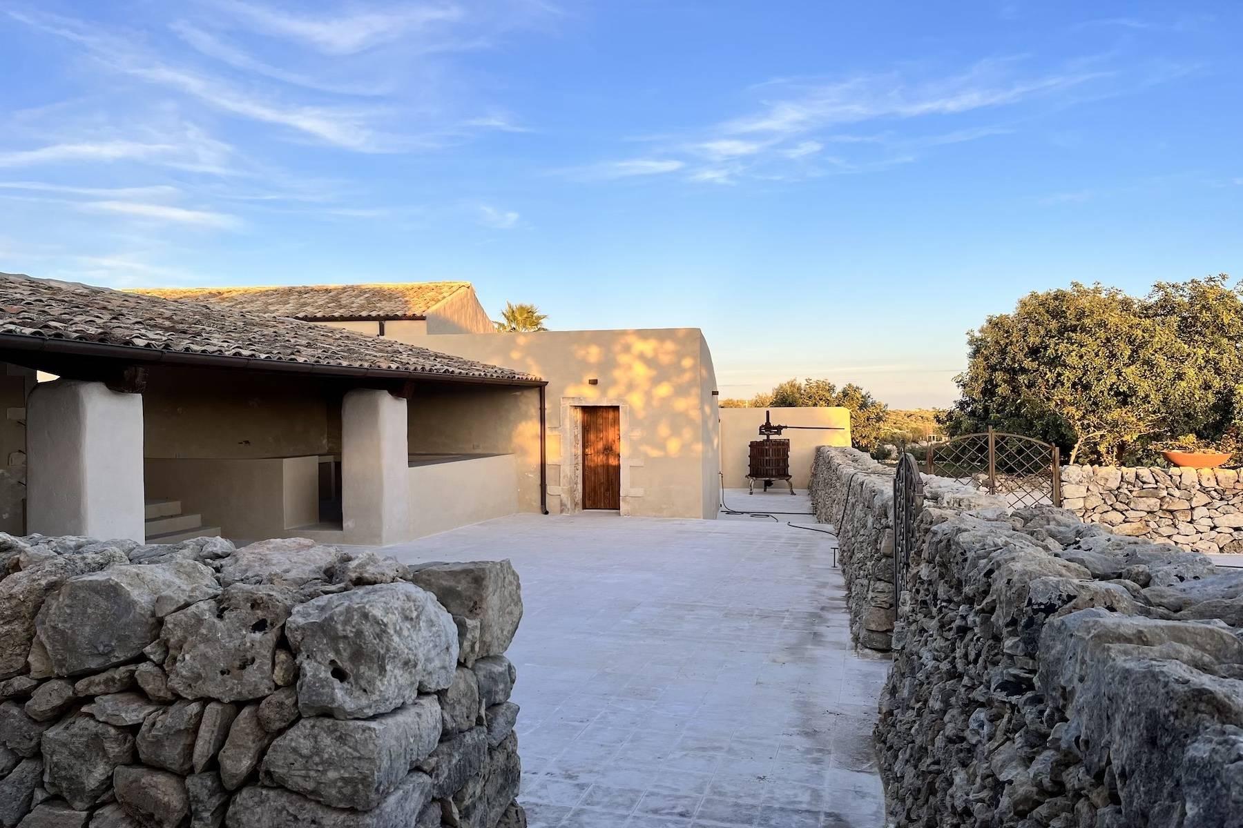 Elegante villa con piscina nelle campagne di Noto, in vendita, Noto | Sotheby’s Realty Italy - 5