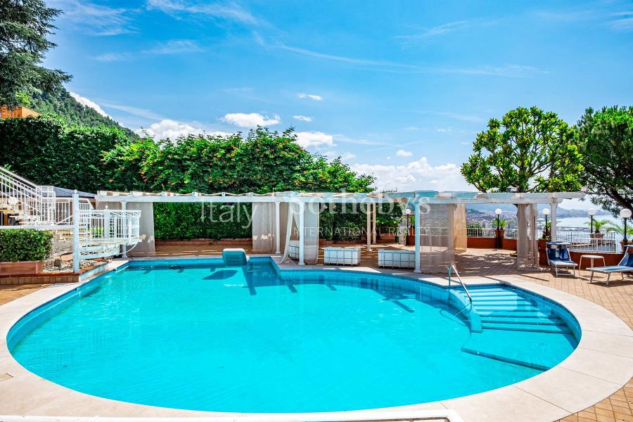 Exclusive villa with panoramic terraces and gardens close to Salerno