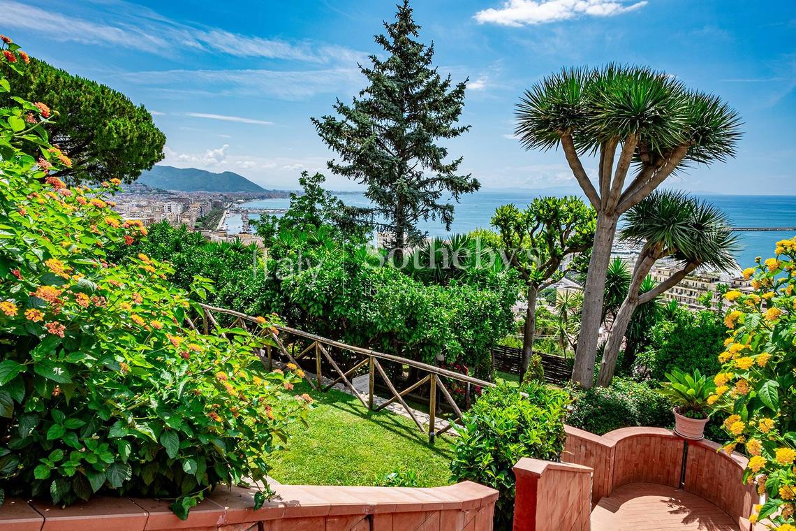 Exclusive villa with panoramic terraces and gardens close to Salerno