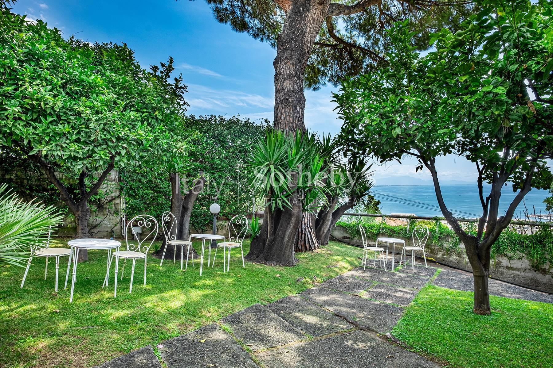 Exclusive villa with panoramic terraces and gardens close to Salerno and Vietri sul Mare - 15