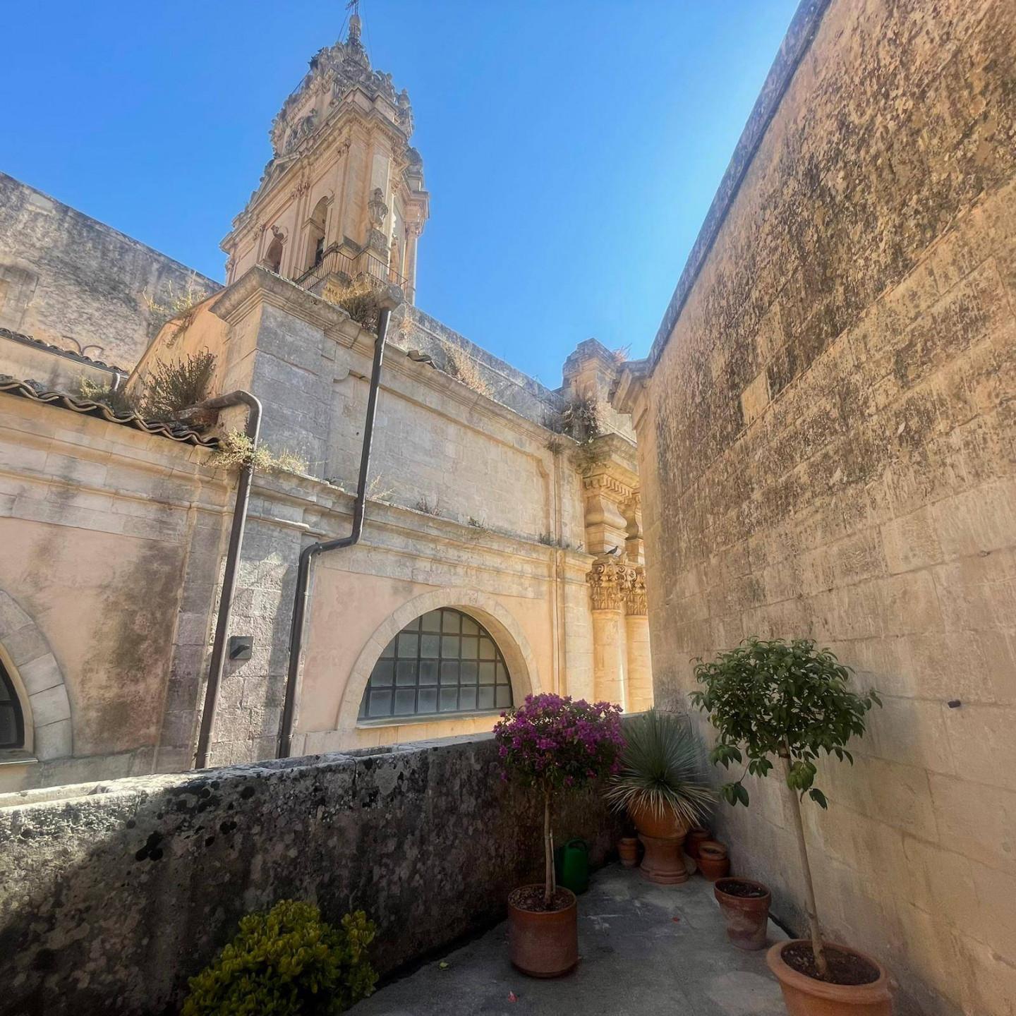 Historic apartment with terrace and courtyard near the Cathedral of San Giorgio in Modica - 26