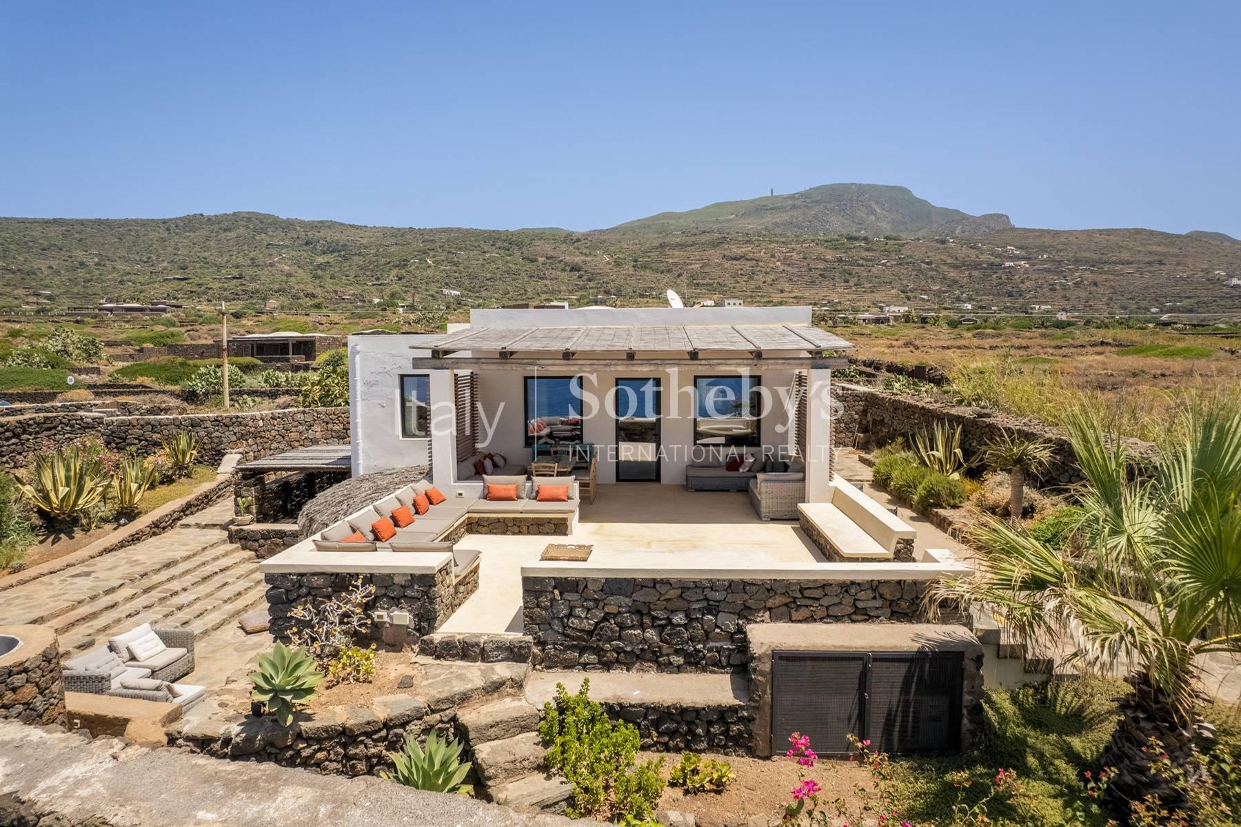 Exclusive villa with a suggestive view of the sea of Pantelleria - 2