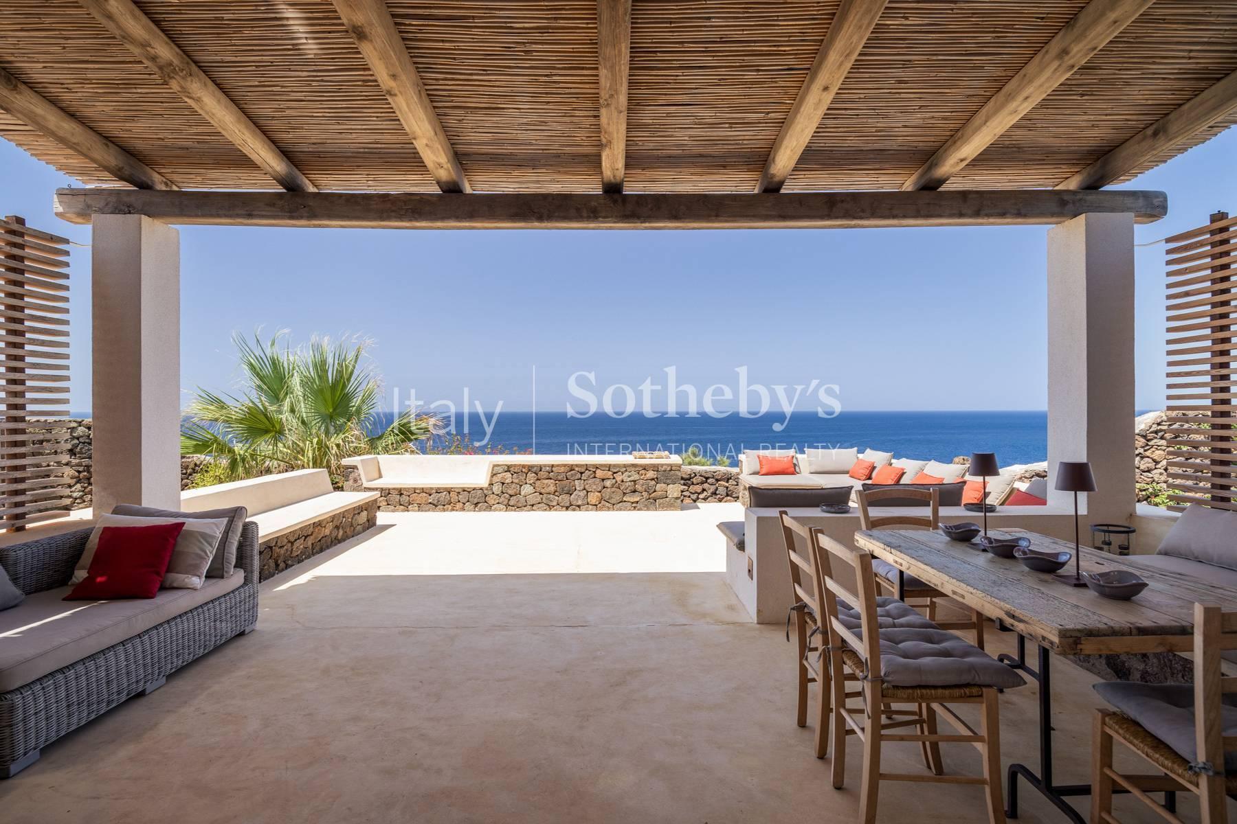 Exclusive villa with a suggestive view of the sea of Pantelleria - 4