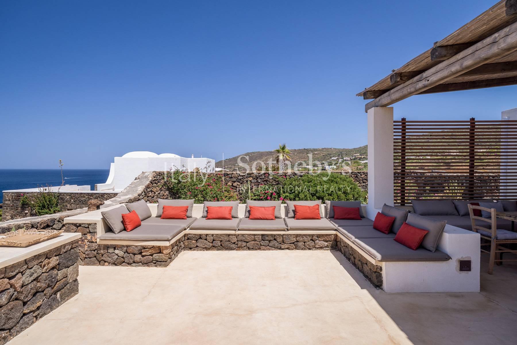 Exclusive villa with a suggestive view of the sea of Pantelleria - 12