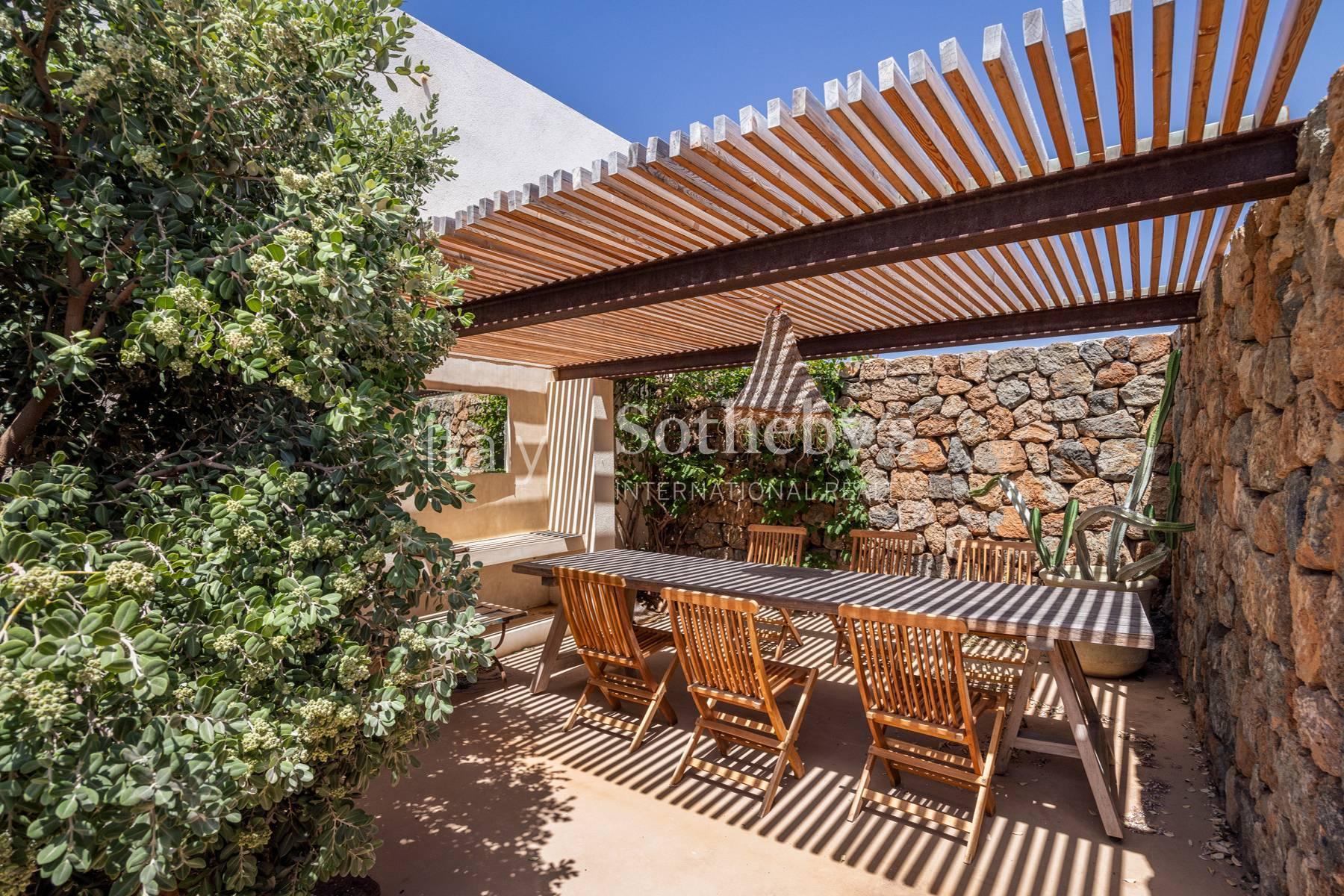 Exclusive villa with a suggestive view of the sea of Pantelleria - 20