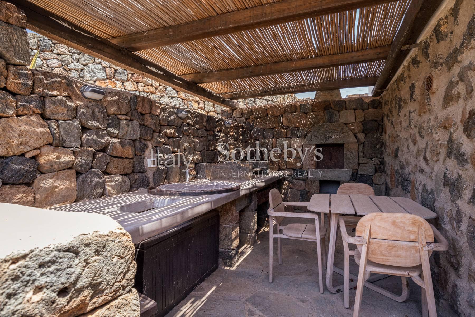 Exclusive villa with a suggestive view of the sea of Pantelleria - 28