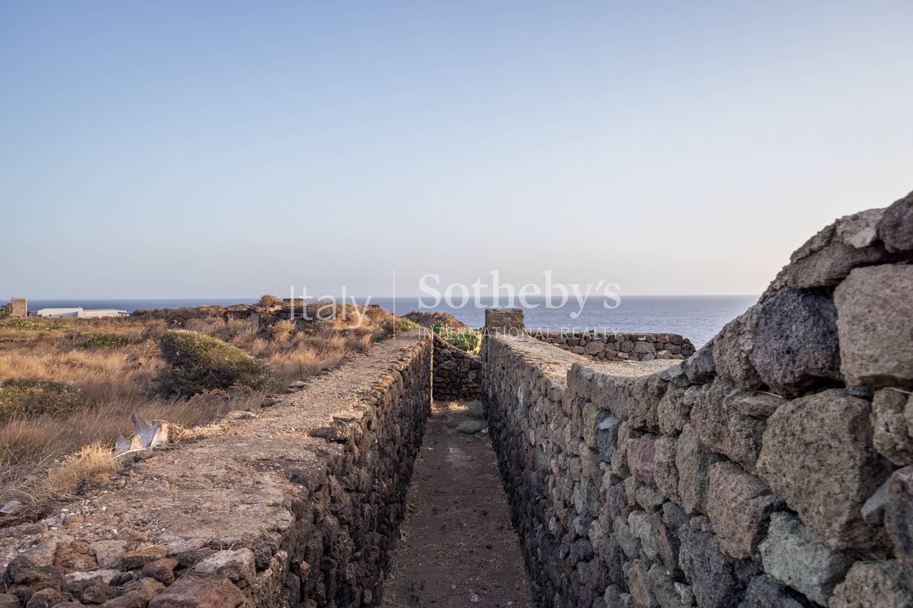 Exclusive villa with a suggestive view of the sea of Pantelleria - 30