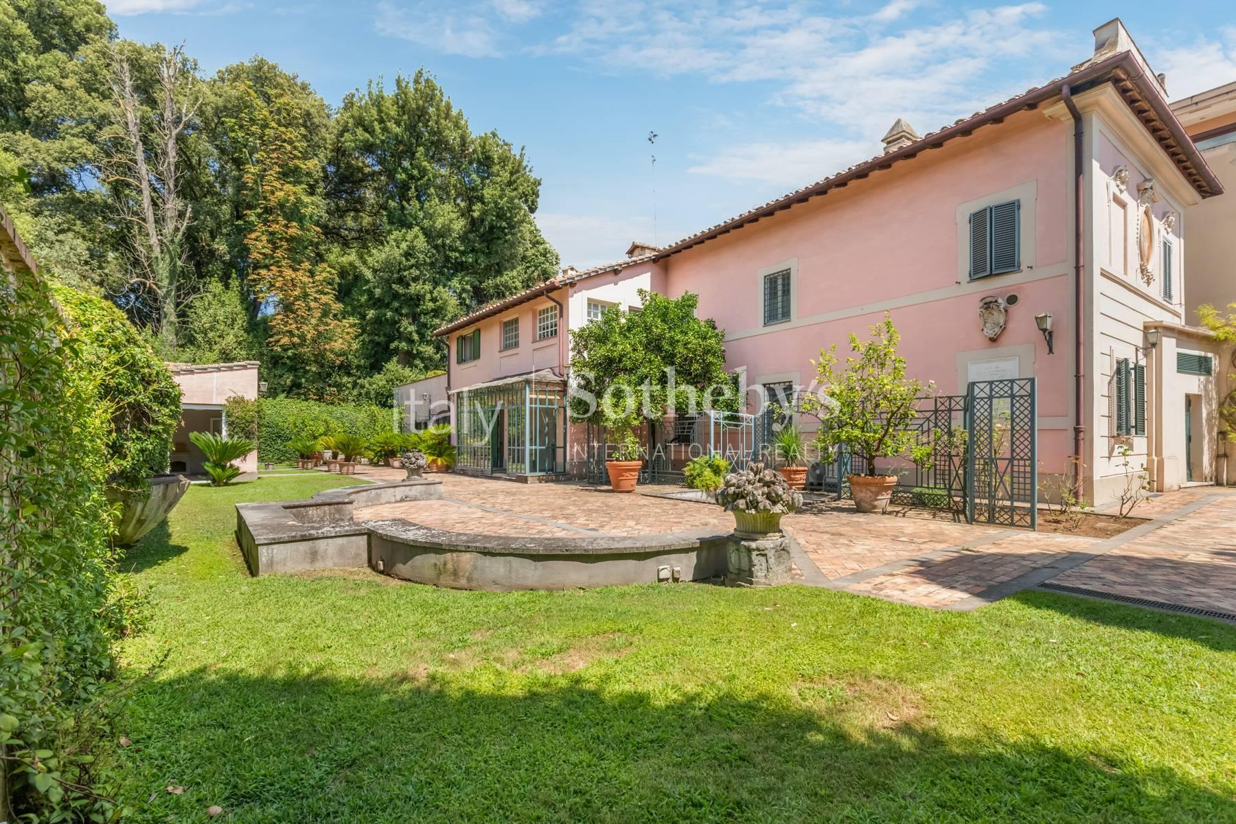 Ancient noble villa in the park of Villa Ada, prime location - 3