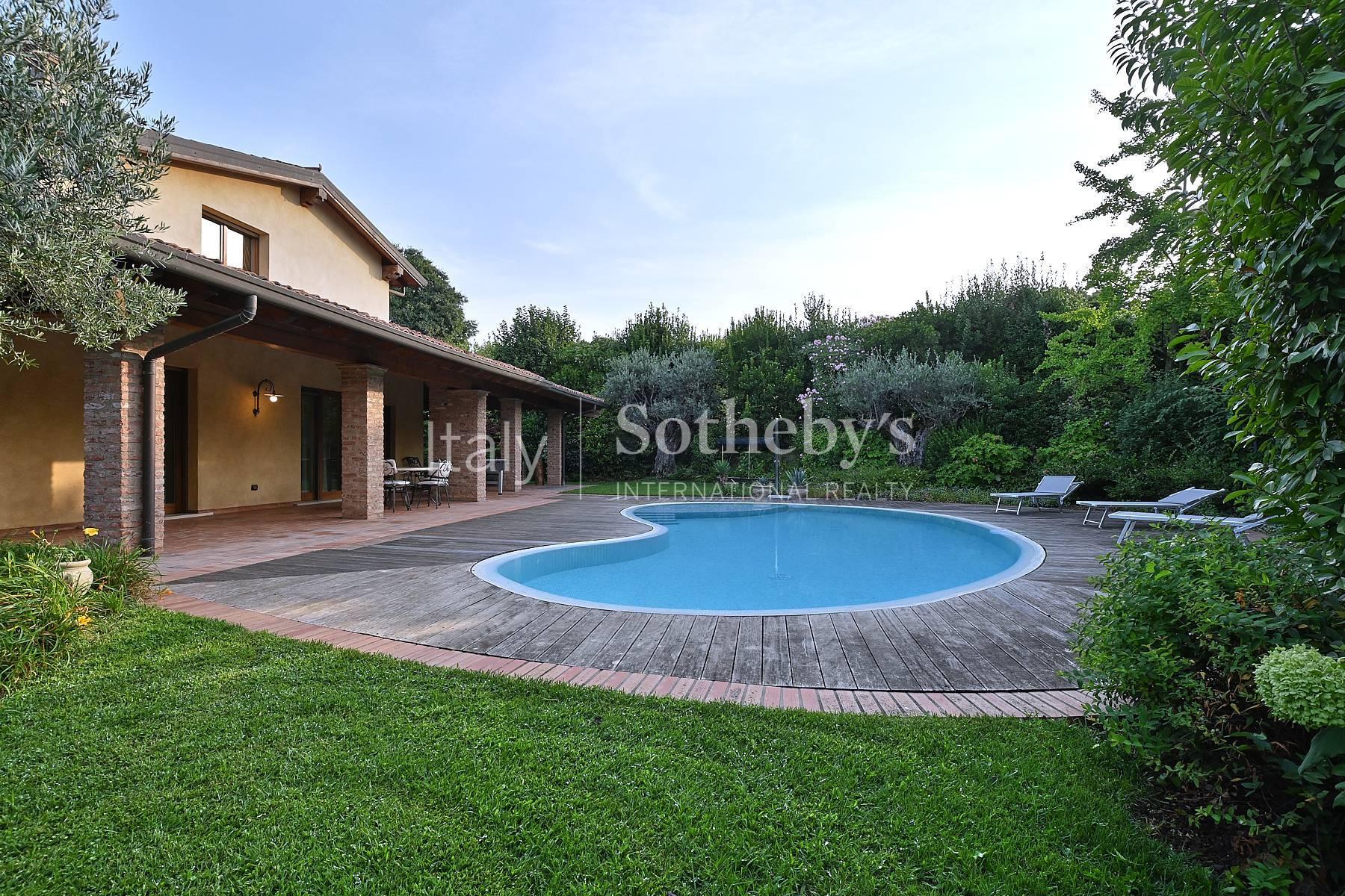 Elegant single villa with pool - 2