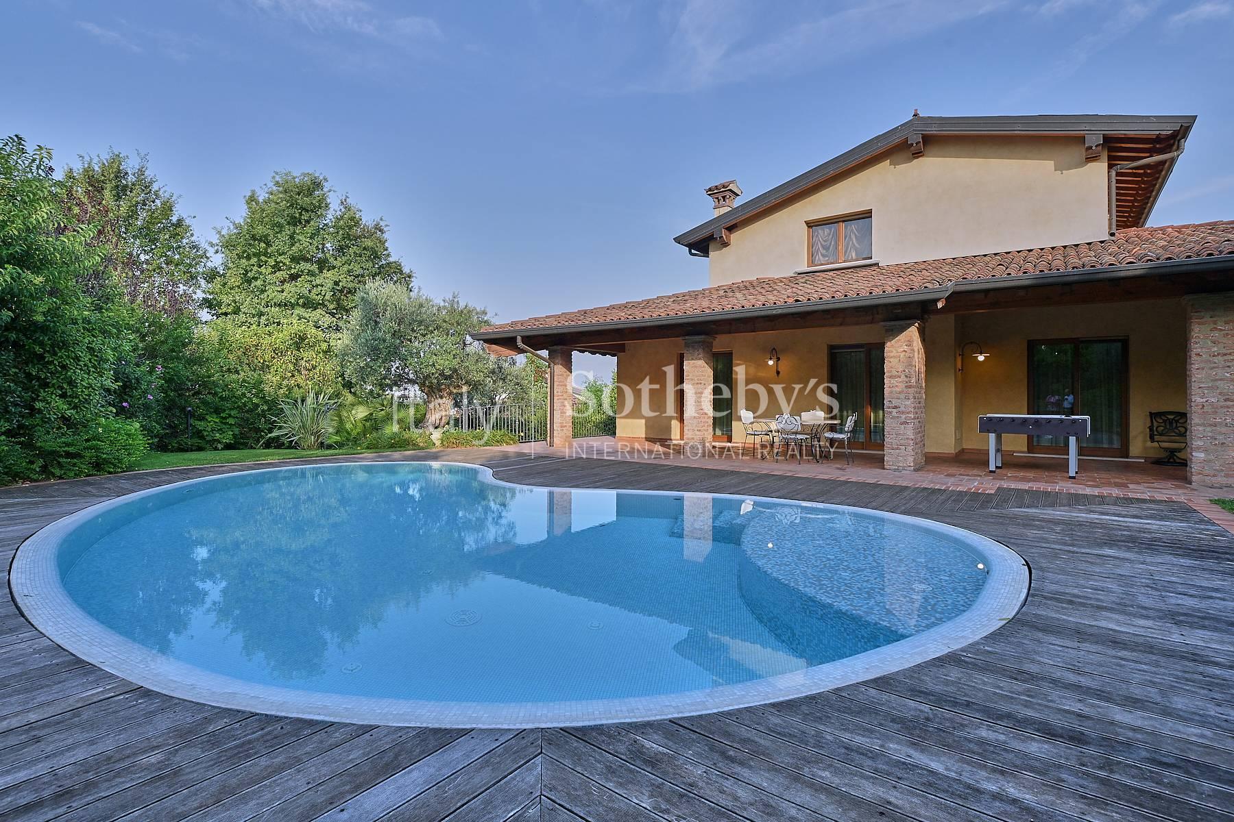 Elegant single villa with pool - 18