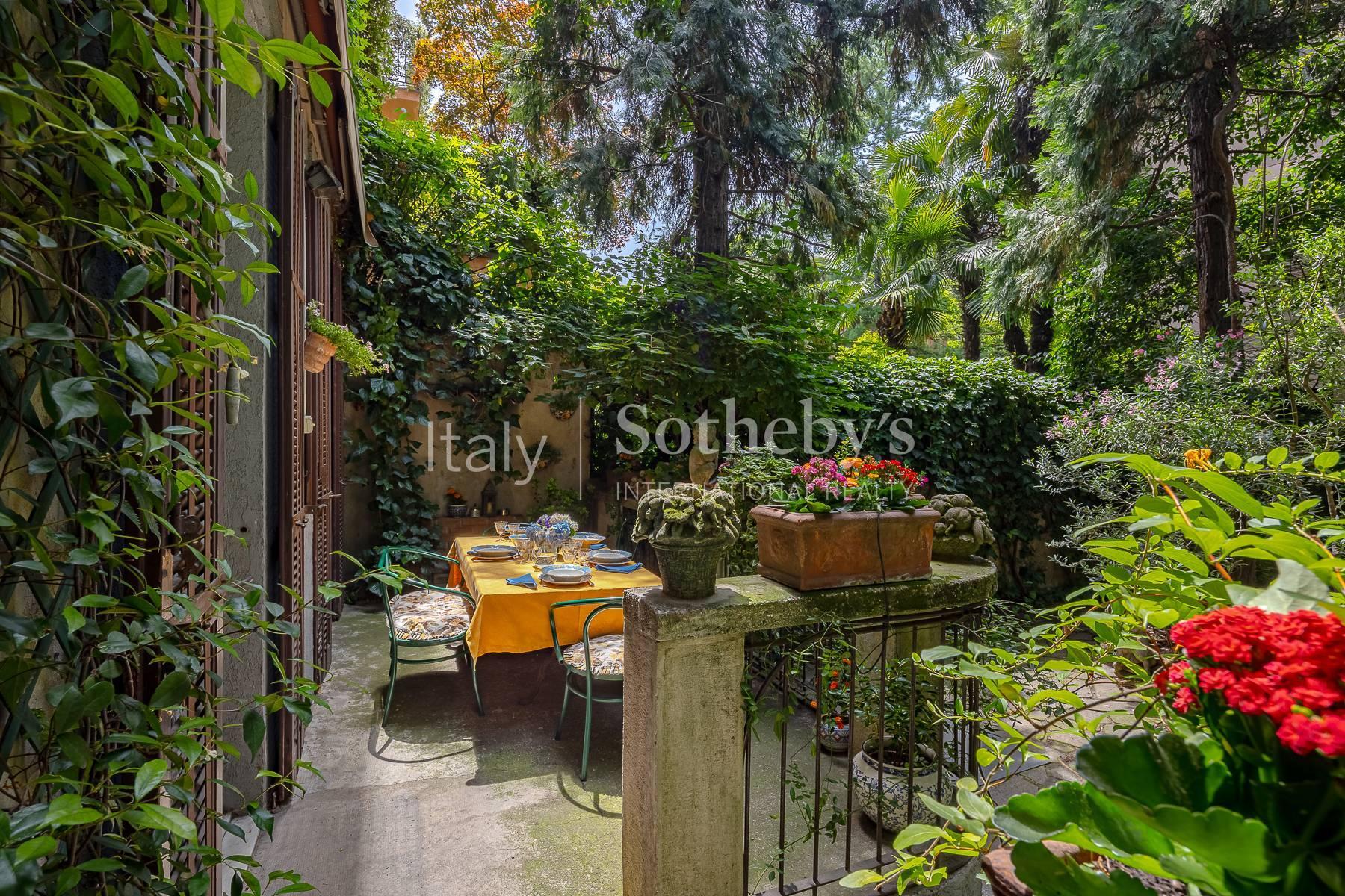 Elegant historic mansion with garden in the center of Milan - 3