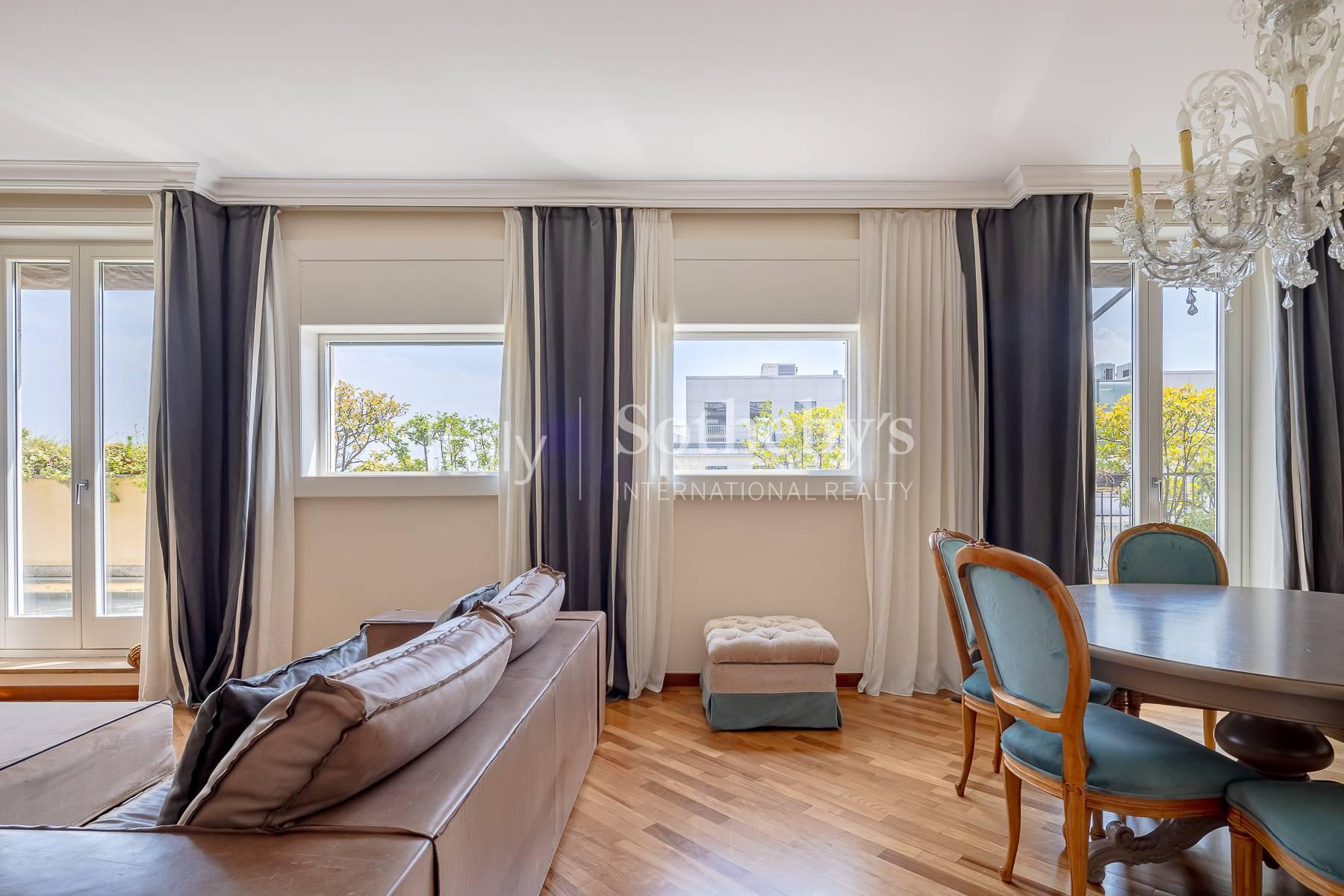 Elegant four-room apartment with terrace in San Babila - 4