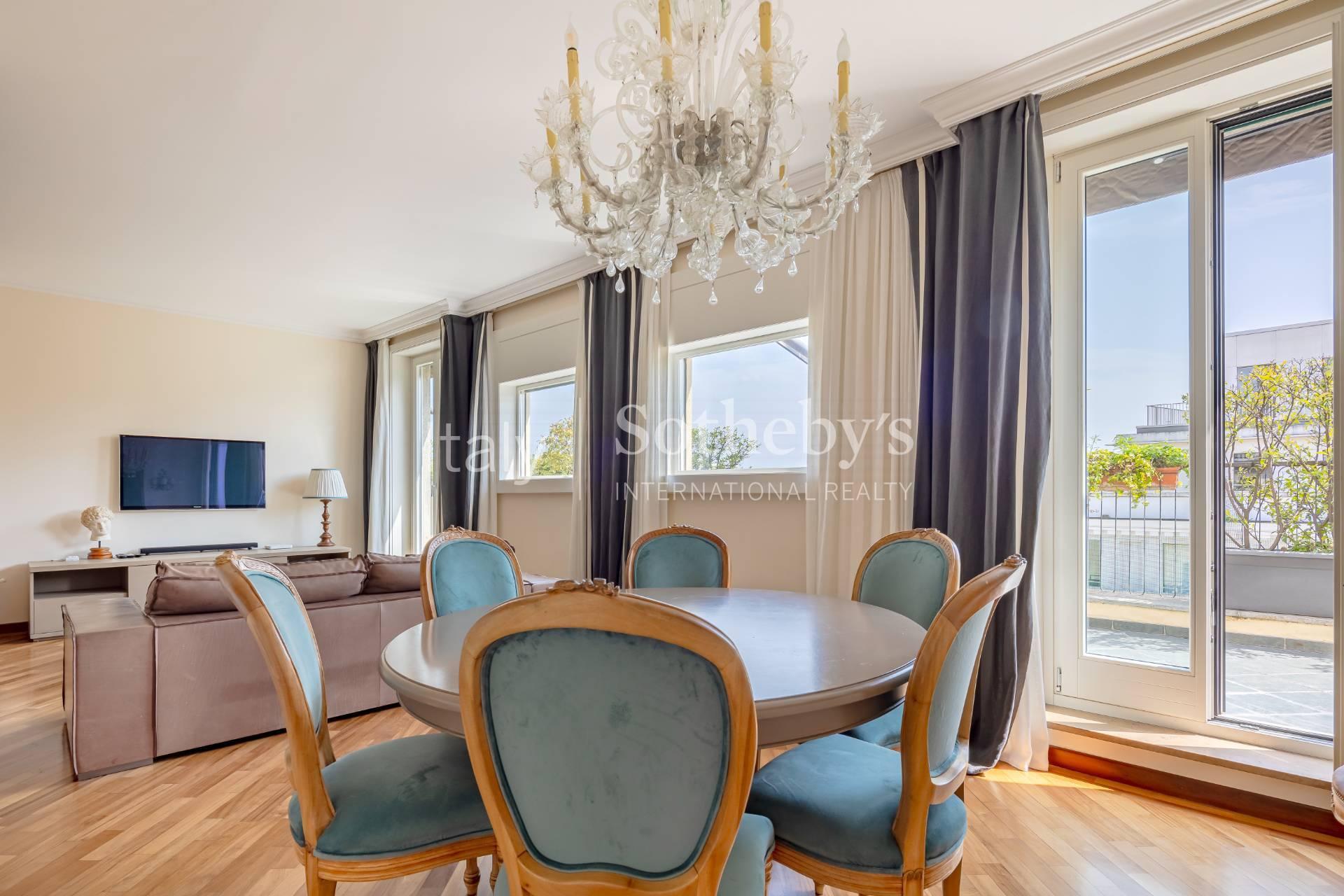 Elegant four-room apartment with terrace in San Babila - 3