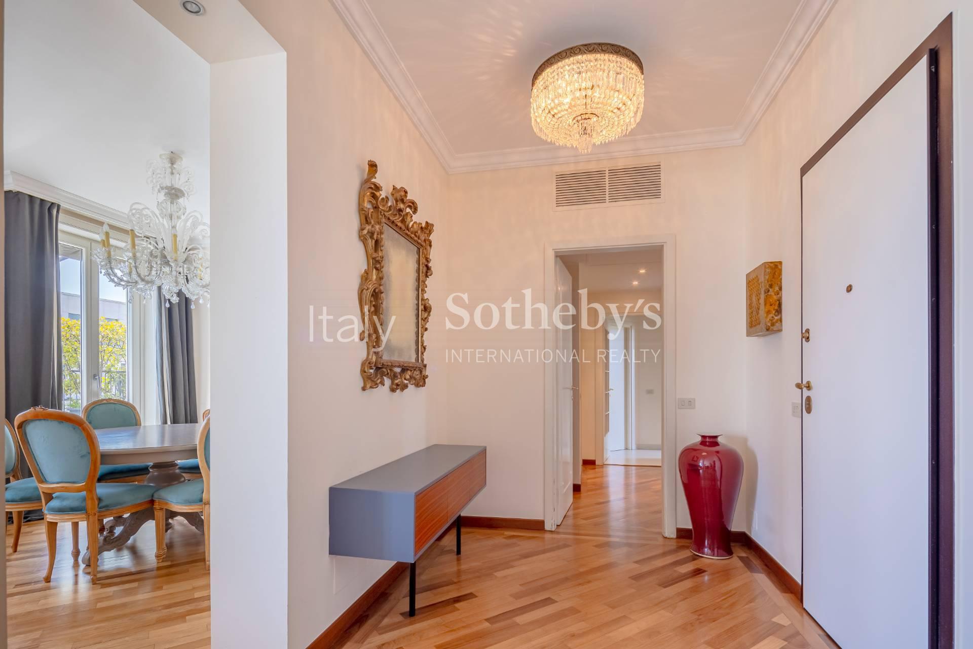 Elegant four-room apartment with terrace in San Babila - 5