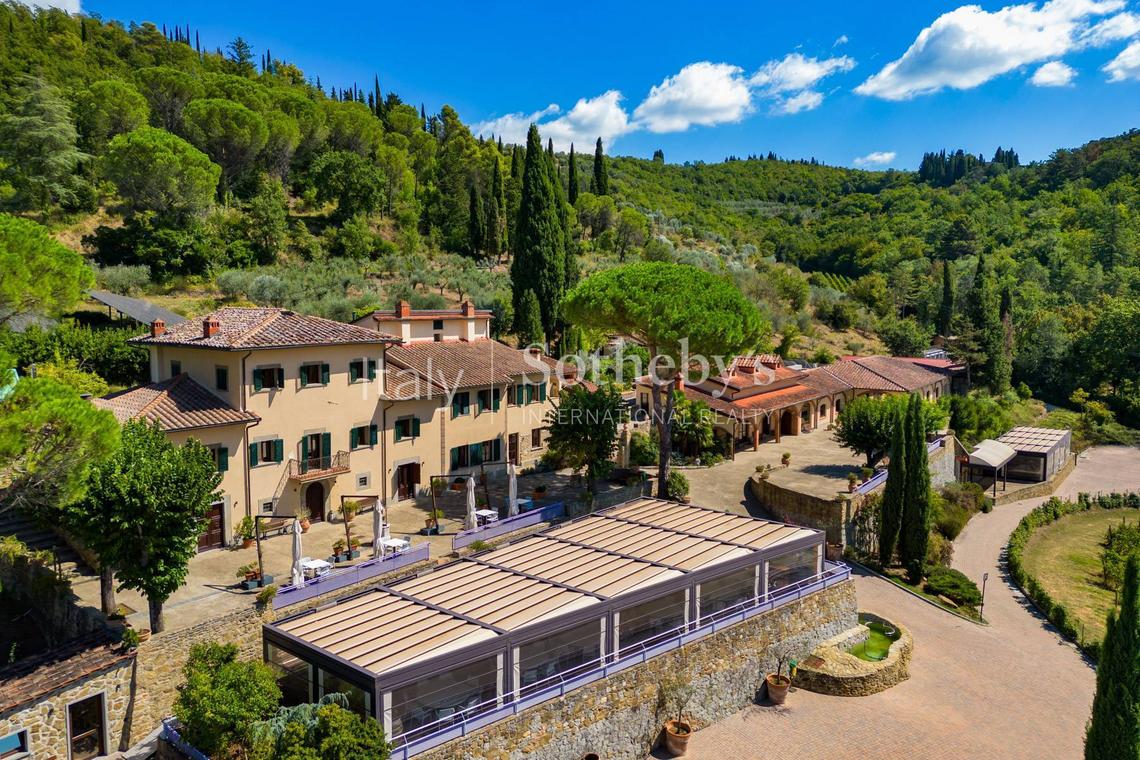 Wine estate with SPA and restaurant facilities Estate For sale Arezzo