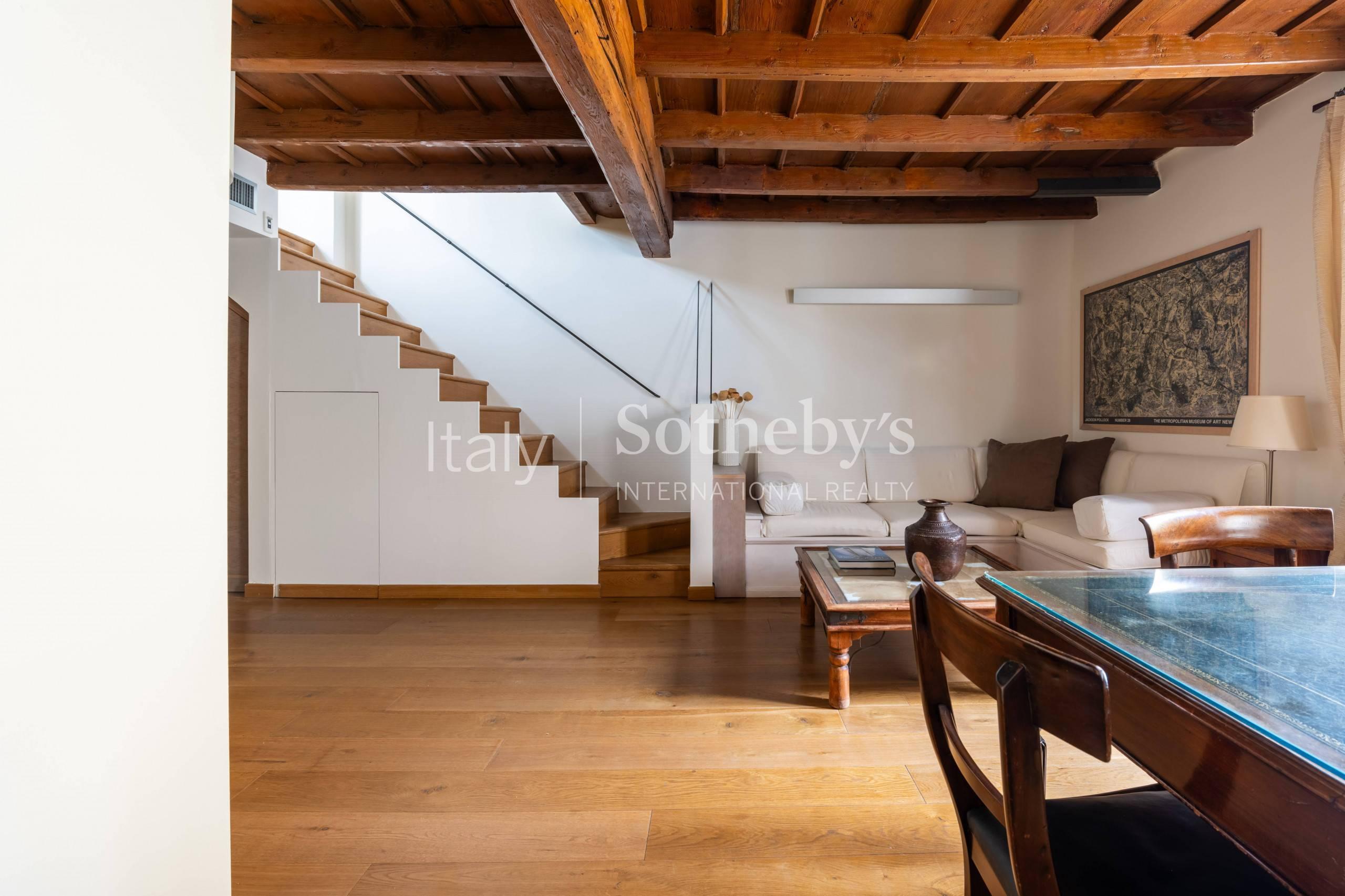 Refined penthouse on two levels in the heart of Brera district - 4