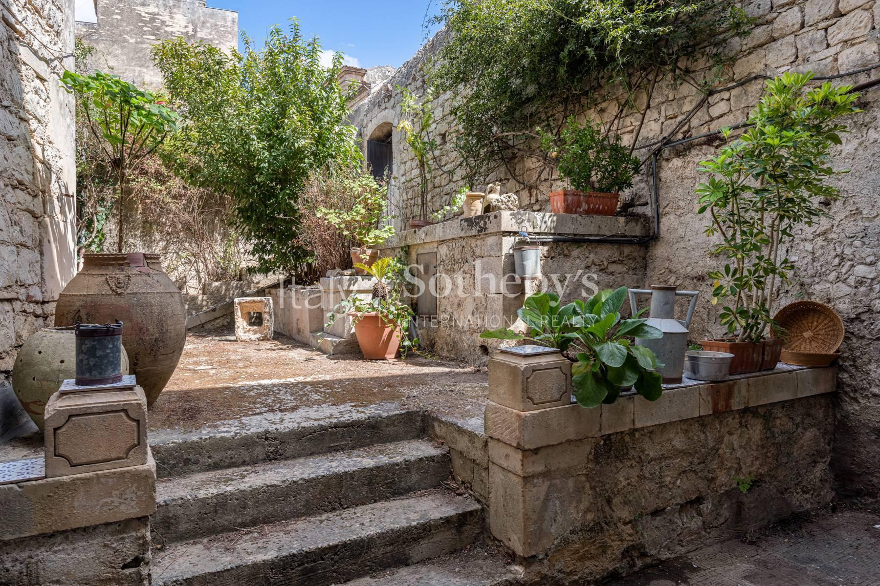 Apartment with a view of the Cathedral of San Giorgio in Modica - 5