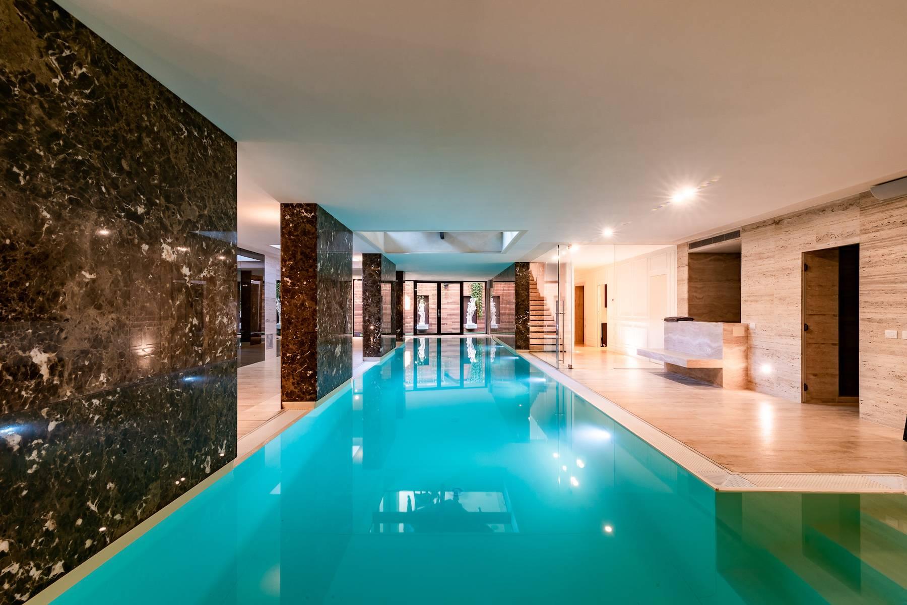 Prestigious detached villa with swimming pool in the exclusive San Siro area - 1