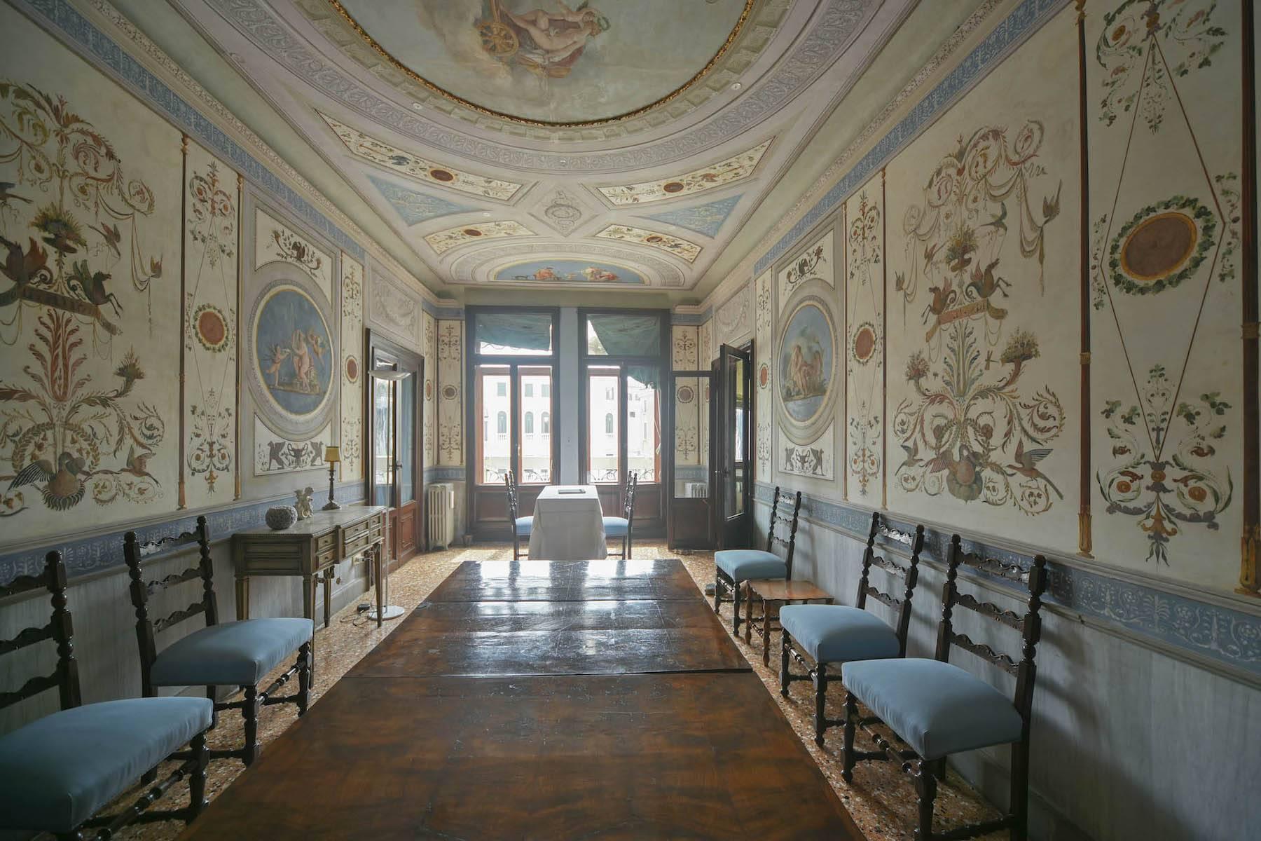 Zweites Etage mit Fresken im Santo Stefano - 1
