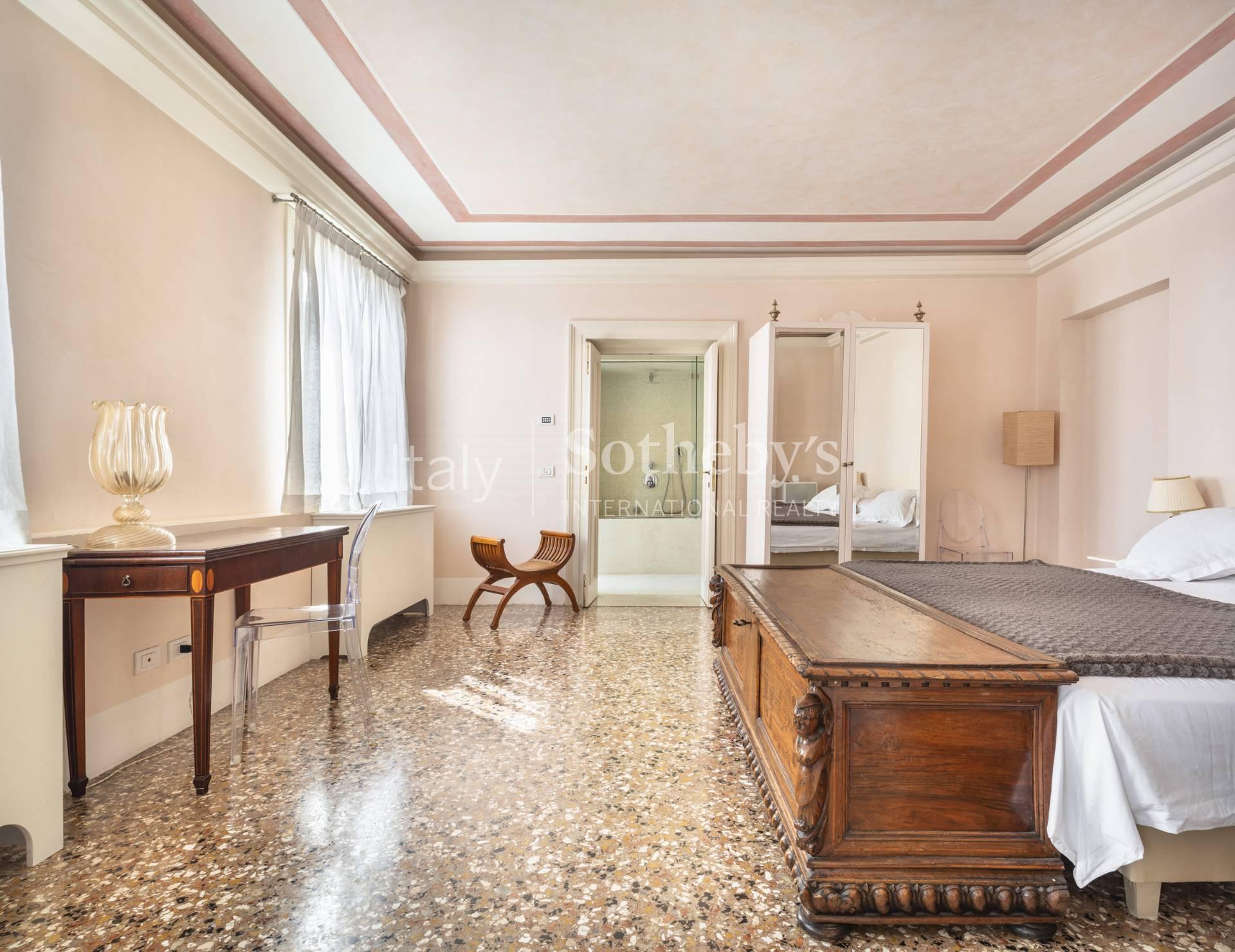 A stylish apartment with partial views of the Grand Canal - 7