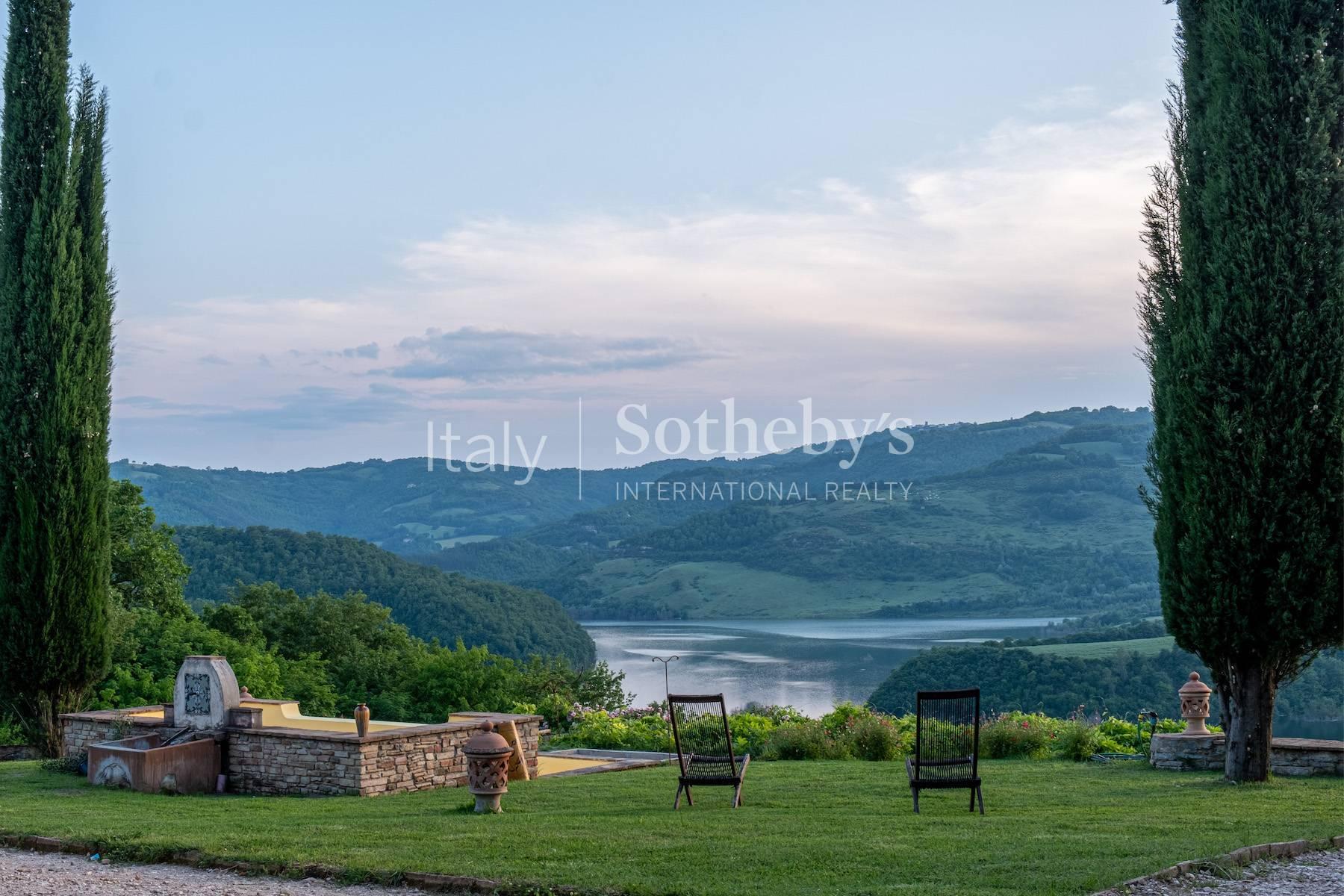 Stunning lake view historic Umbrian farmhouse with pool - 3