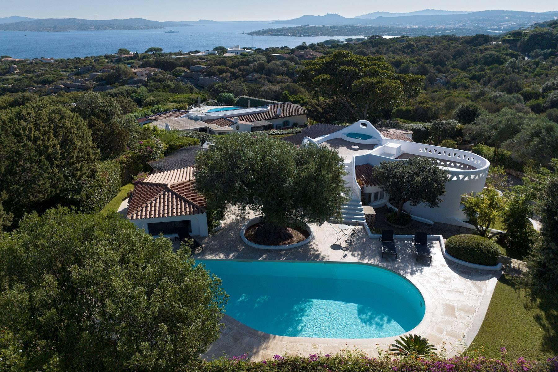 Hilltop villa in the elegant coastal town of Porto Rafael - 1