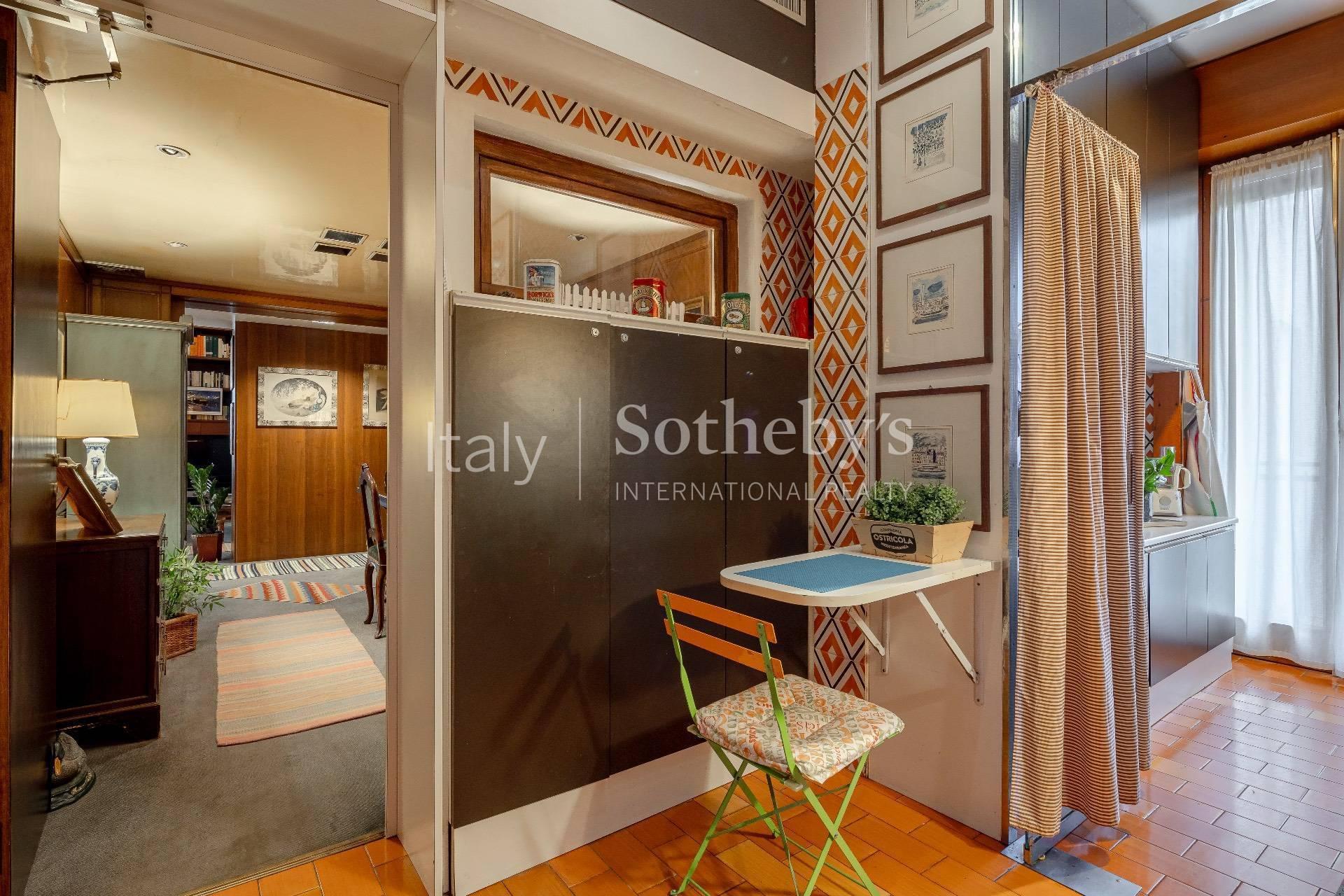 Elegant four-room apartment in San Babila - 10
