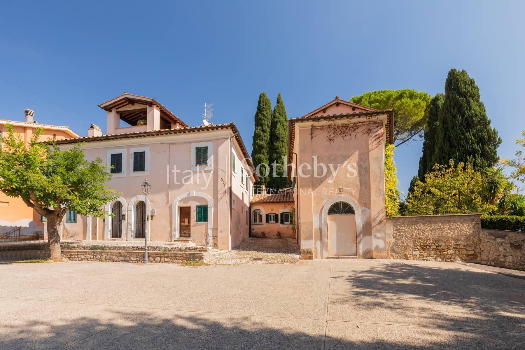 Historic mansion with Secret Garden nestled in a Borgo near Rome - 2