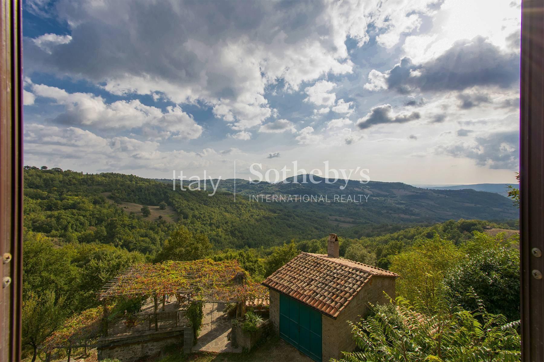 Типичная тосканская вилла на холмах недалеко от Гроссето, Италия - 8