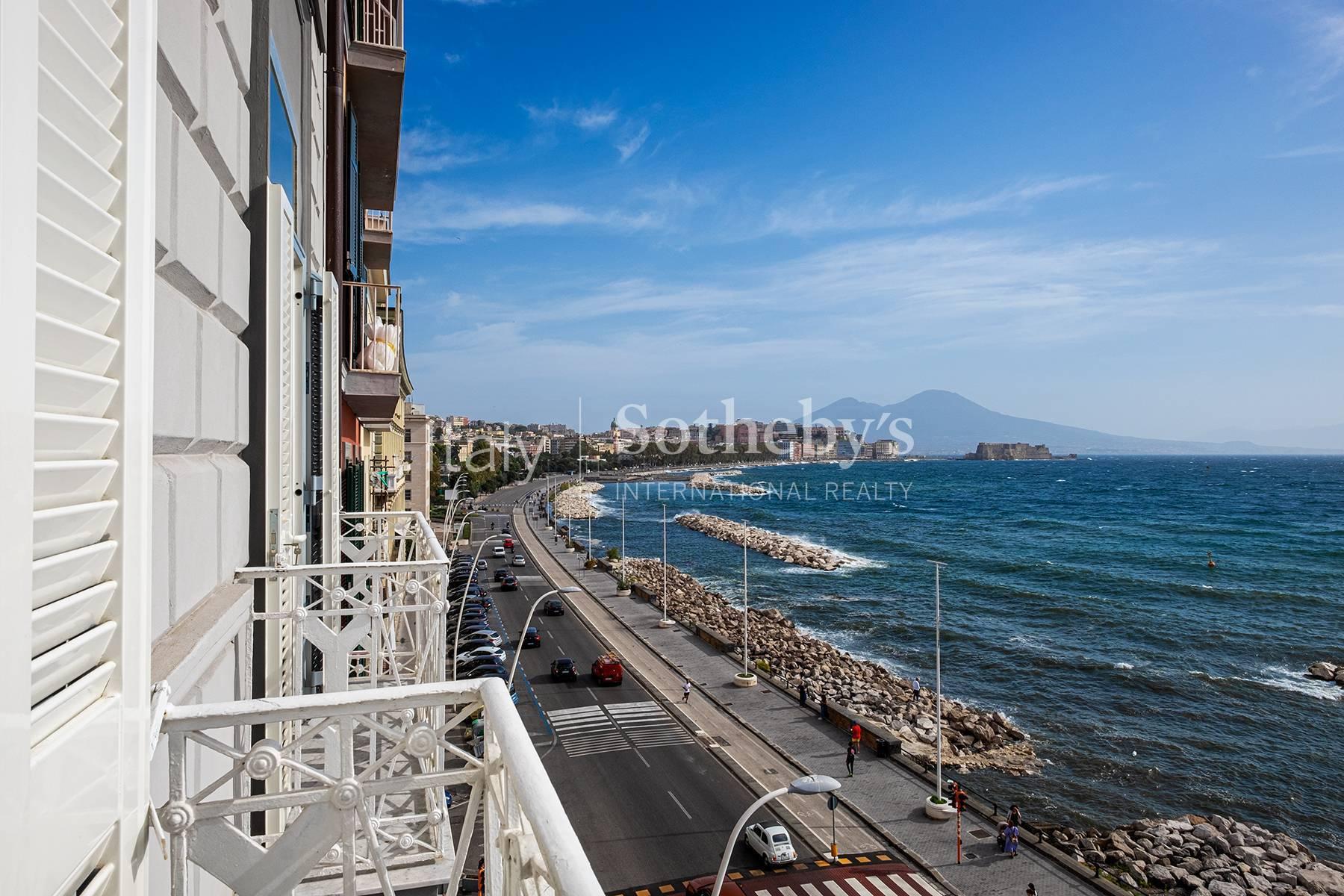 Panoramic apartment in Via Caracciolo - 20