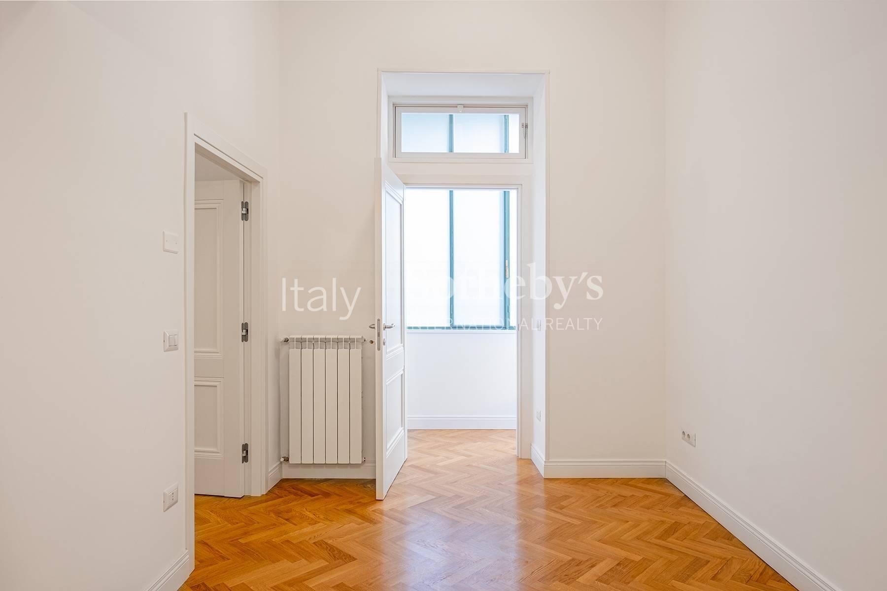 Panoramic apartment in Via Caracciolo - 12