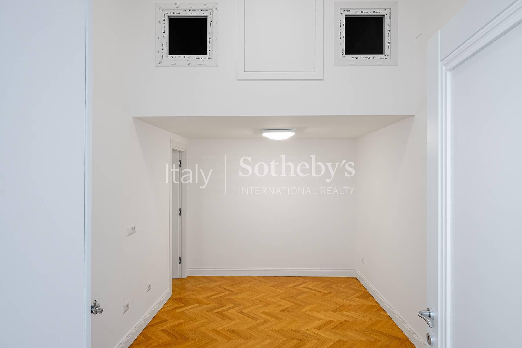 Panoramic apartment in Via Caracciolo - 16