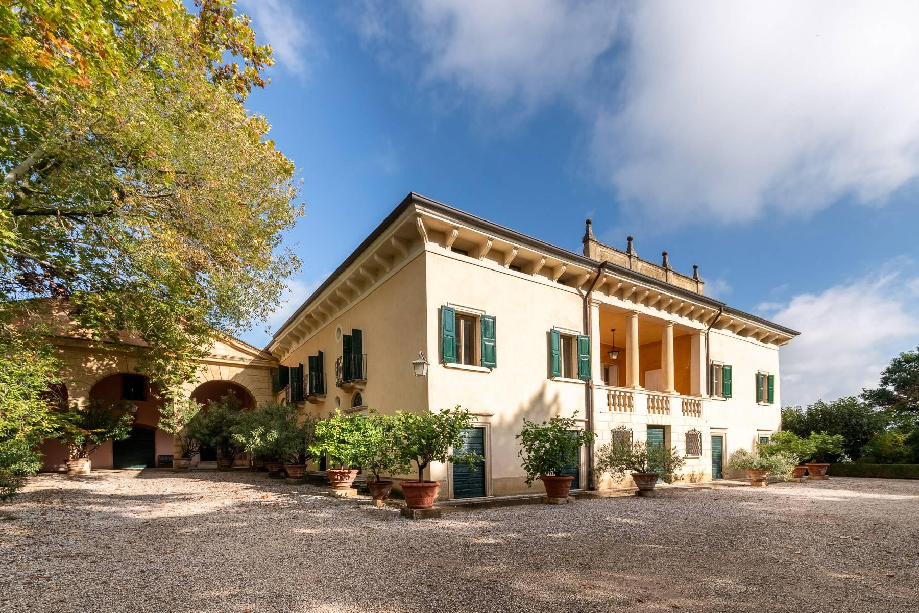 Faszinierende venezianische Villa mit Weinberg im Herzen der Valpolicella - 1
