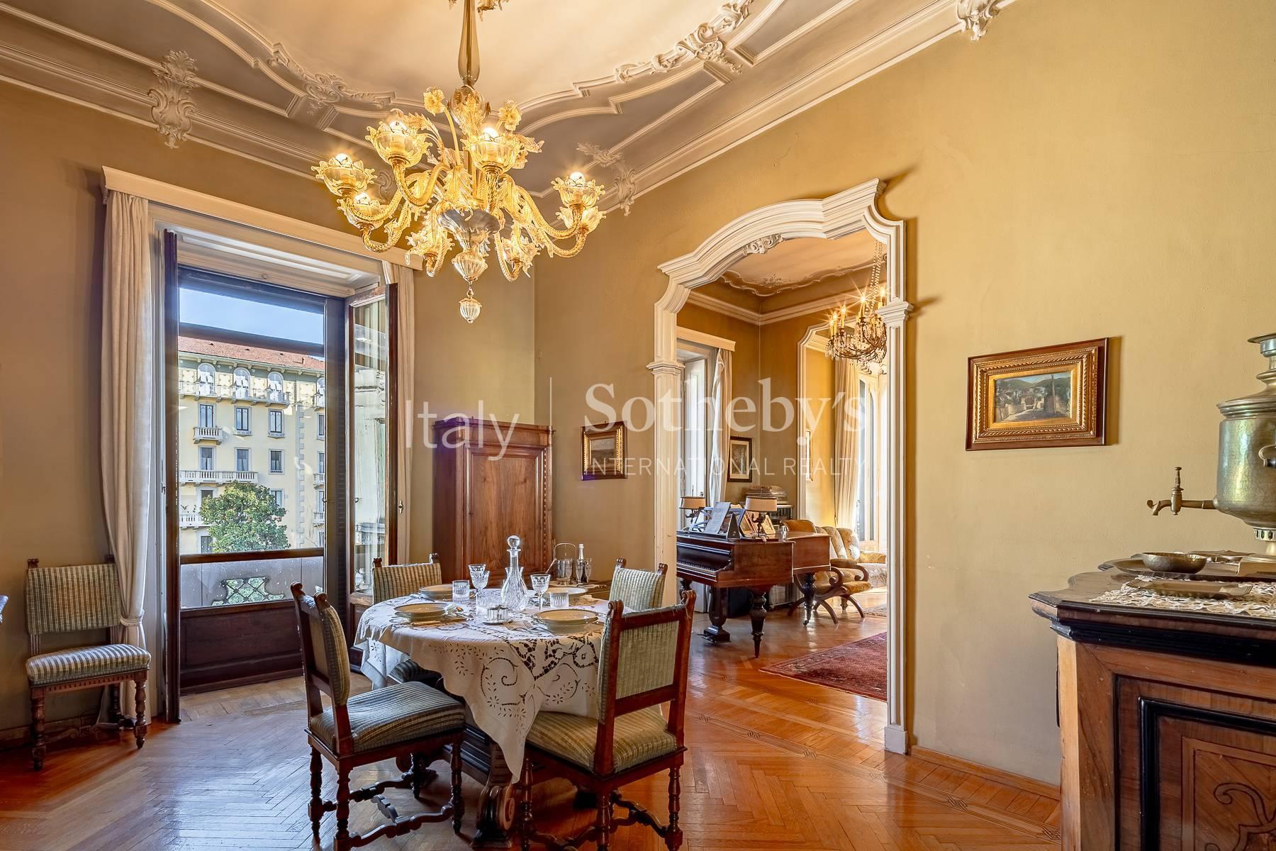Charming prestigious residence in a majestic building - 4